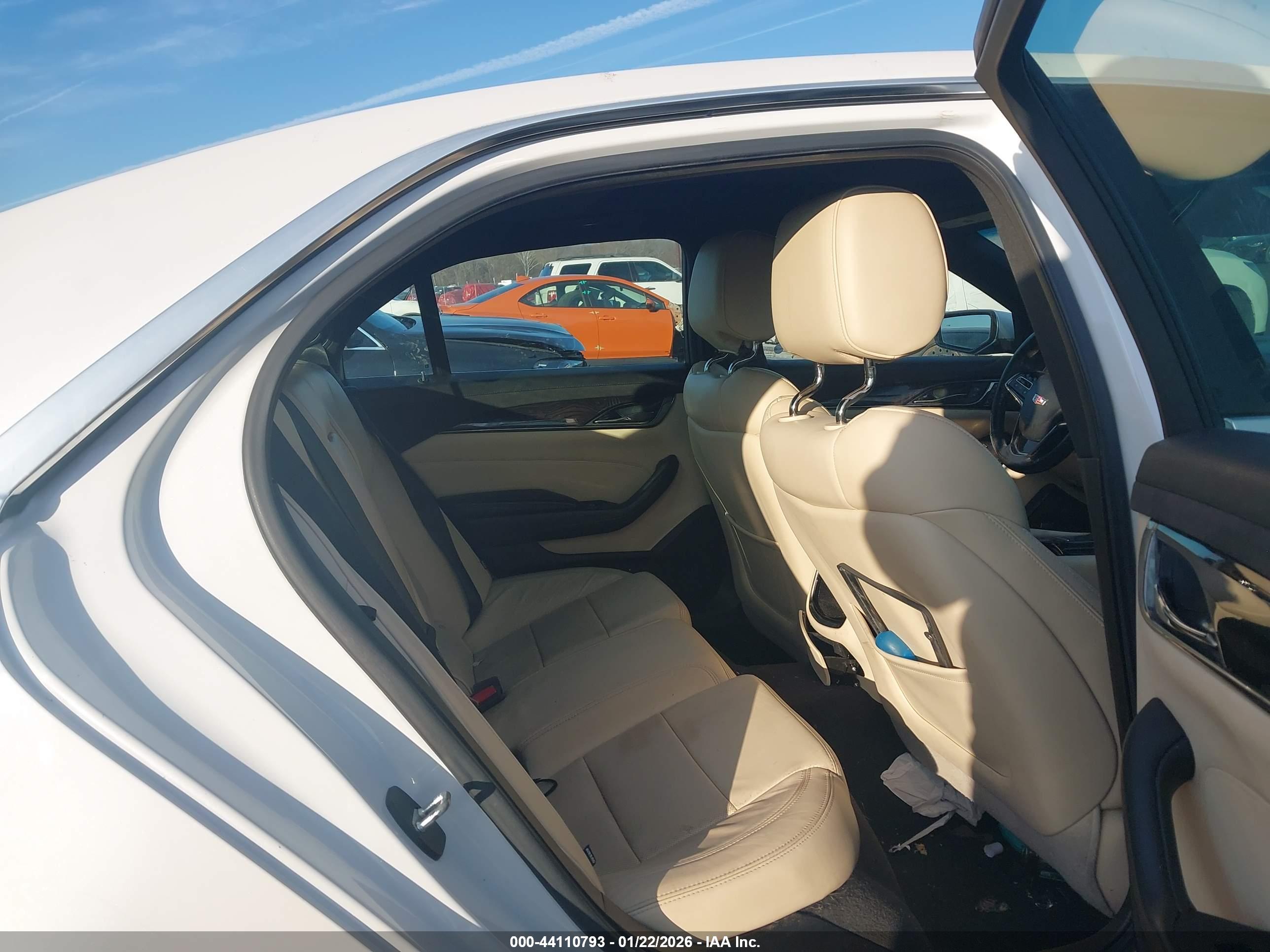CADILLAC CTS image 8