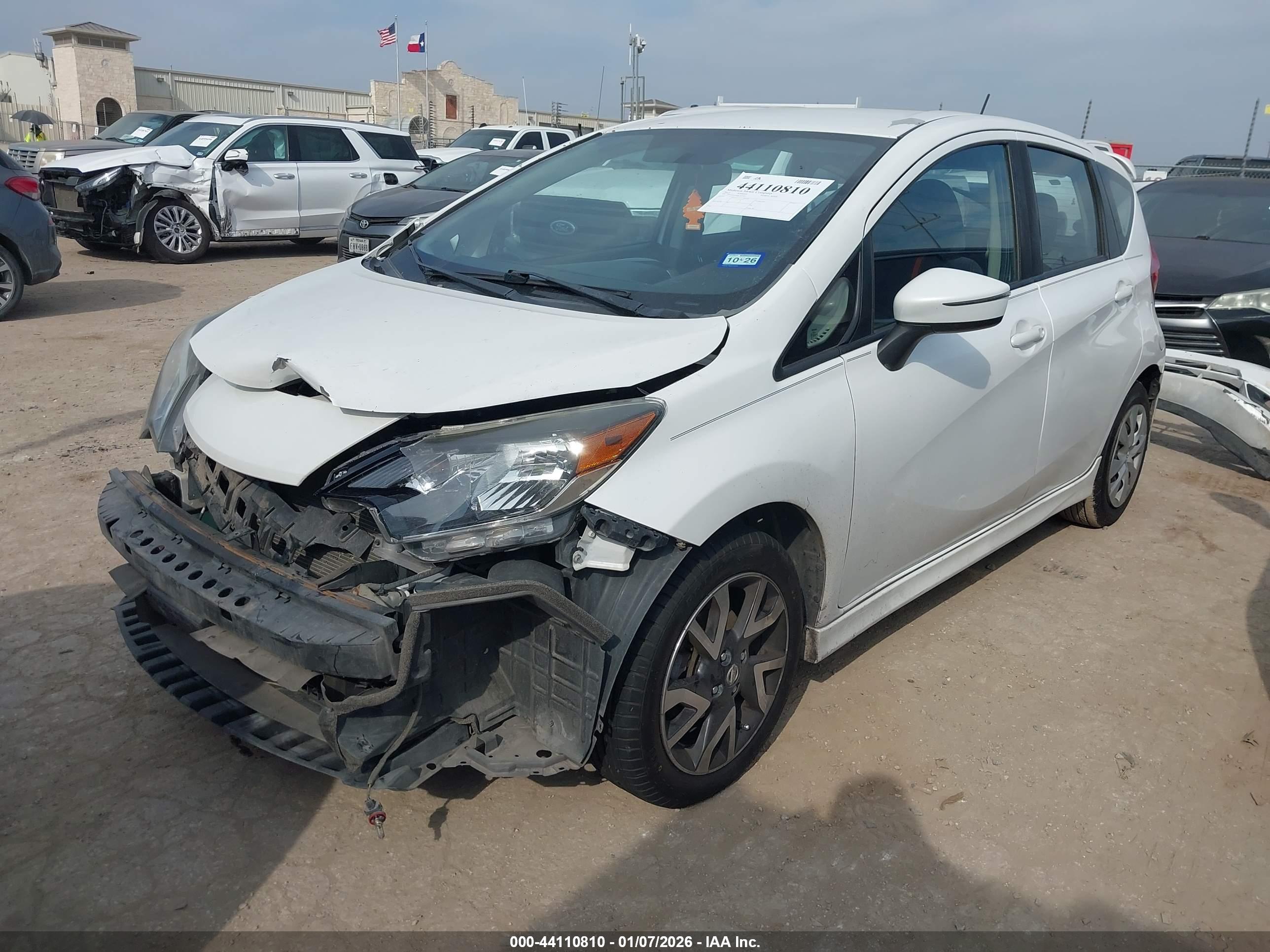 NISSAN VERSA image 2