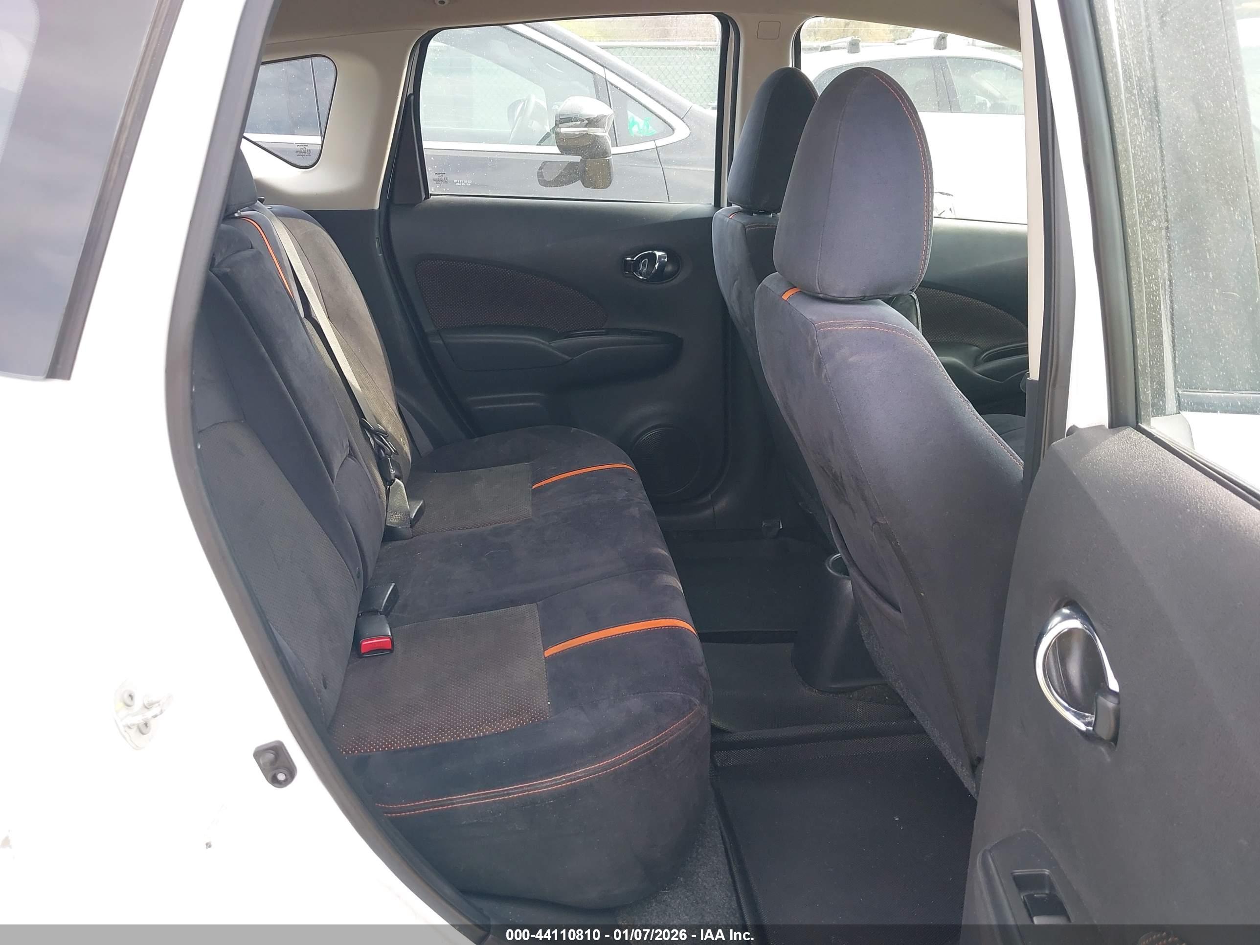 NISSAN VERSA image 8