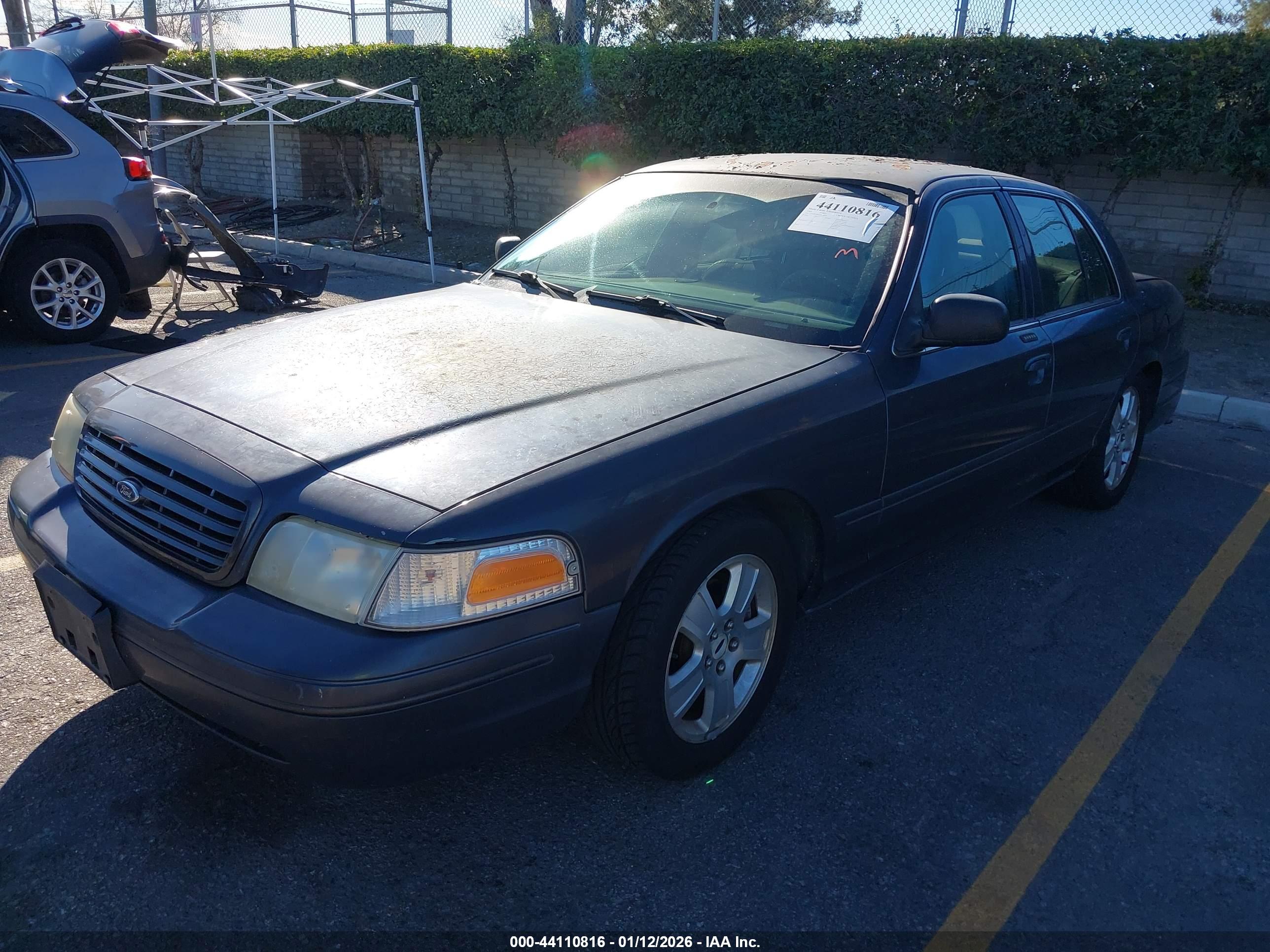 FORD CROWN image 2