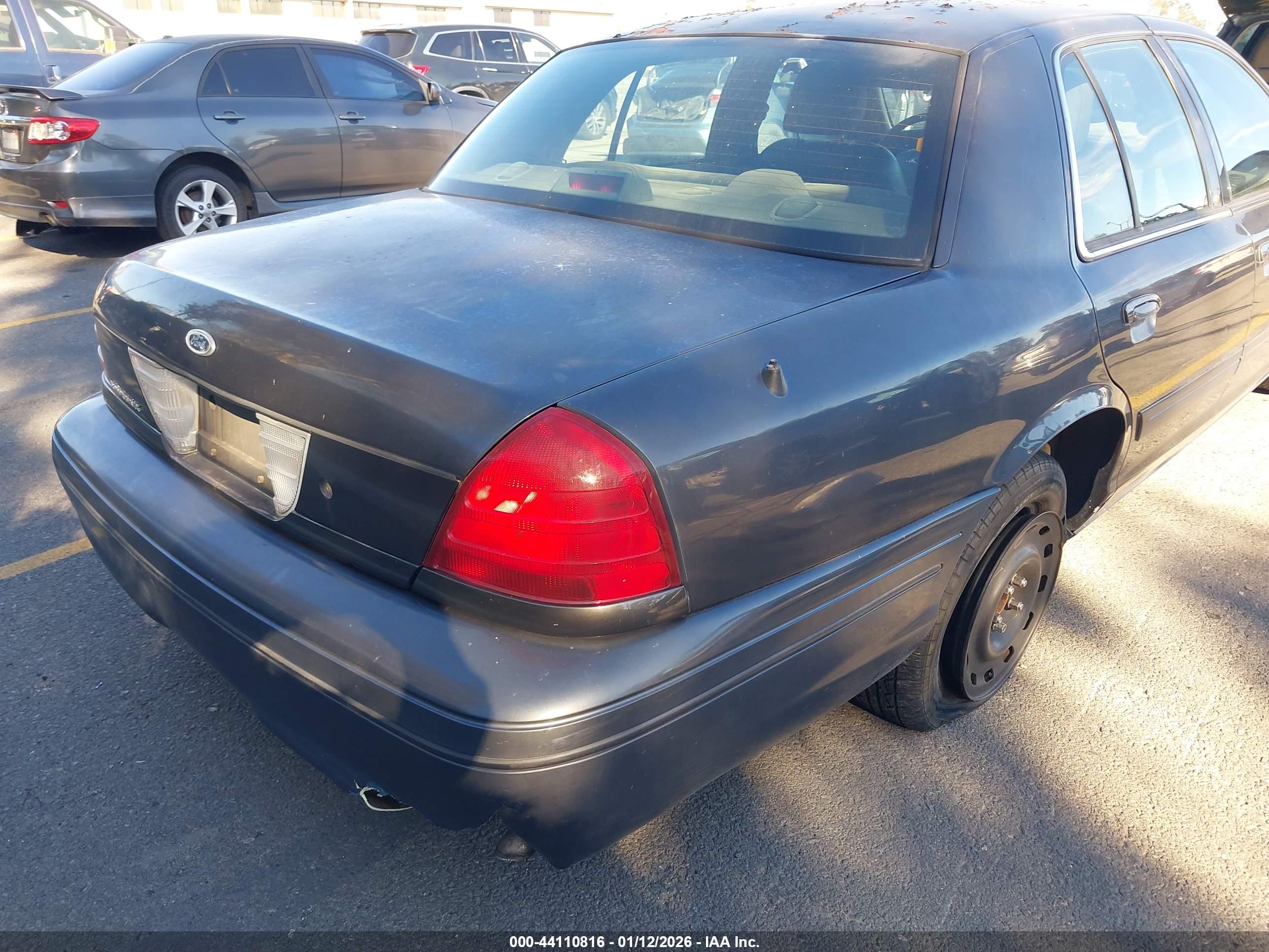 FORD CROWN image 6