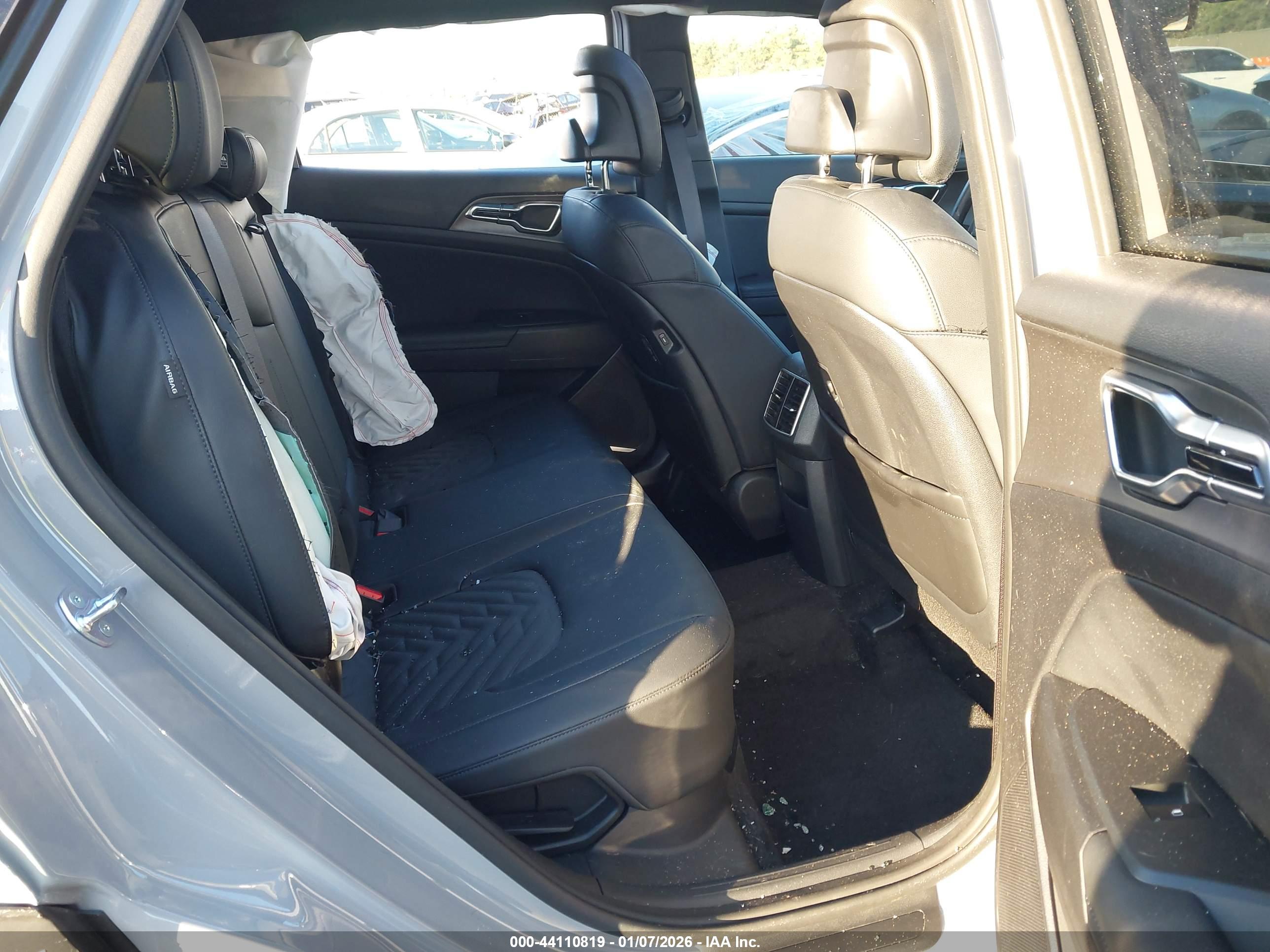 KIA SPORTAGE image 8
