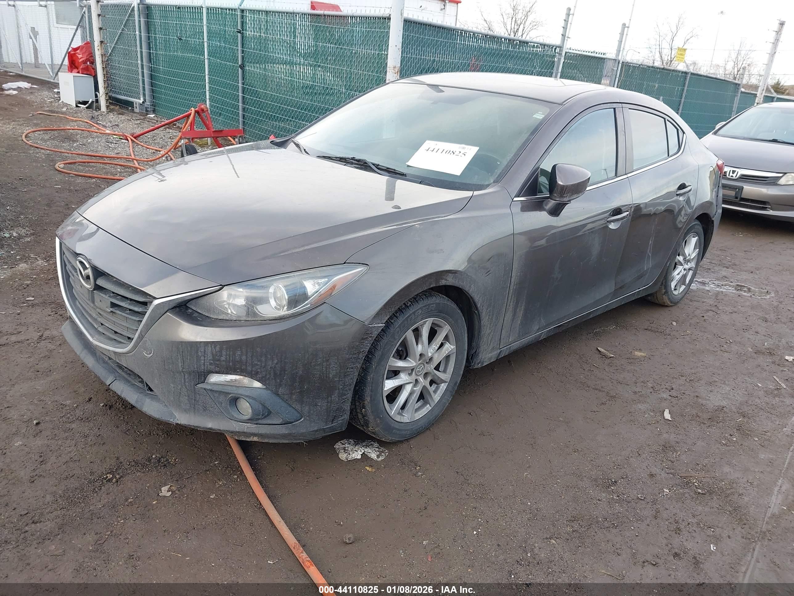 MAZDA MAZDA3 image 2