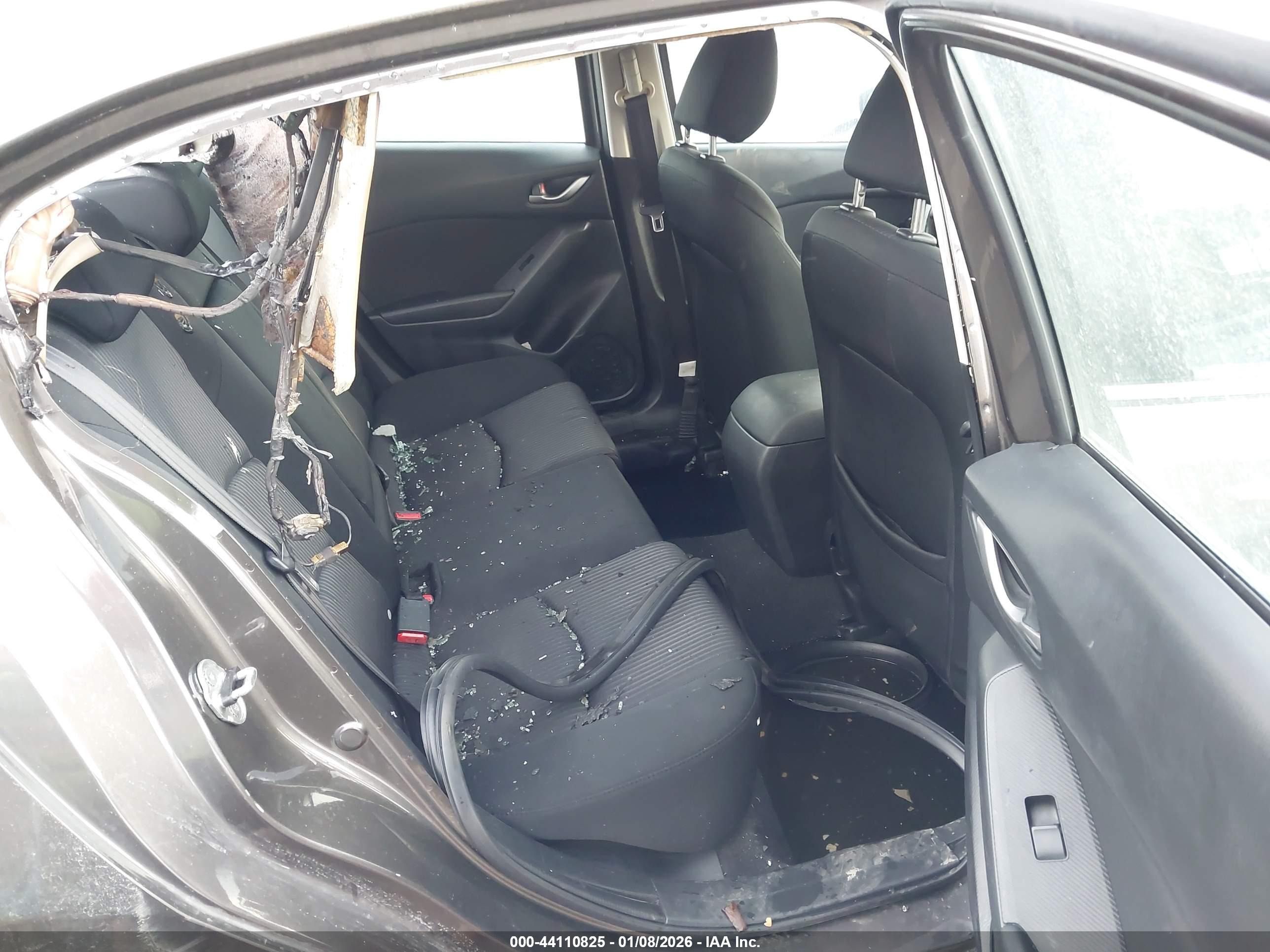 MAZDA MAZDA3 image 8