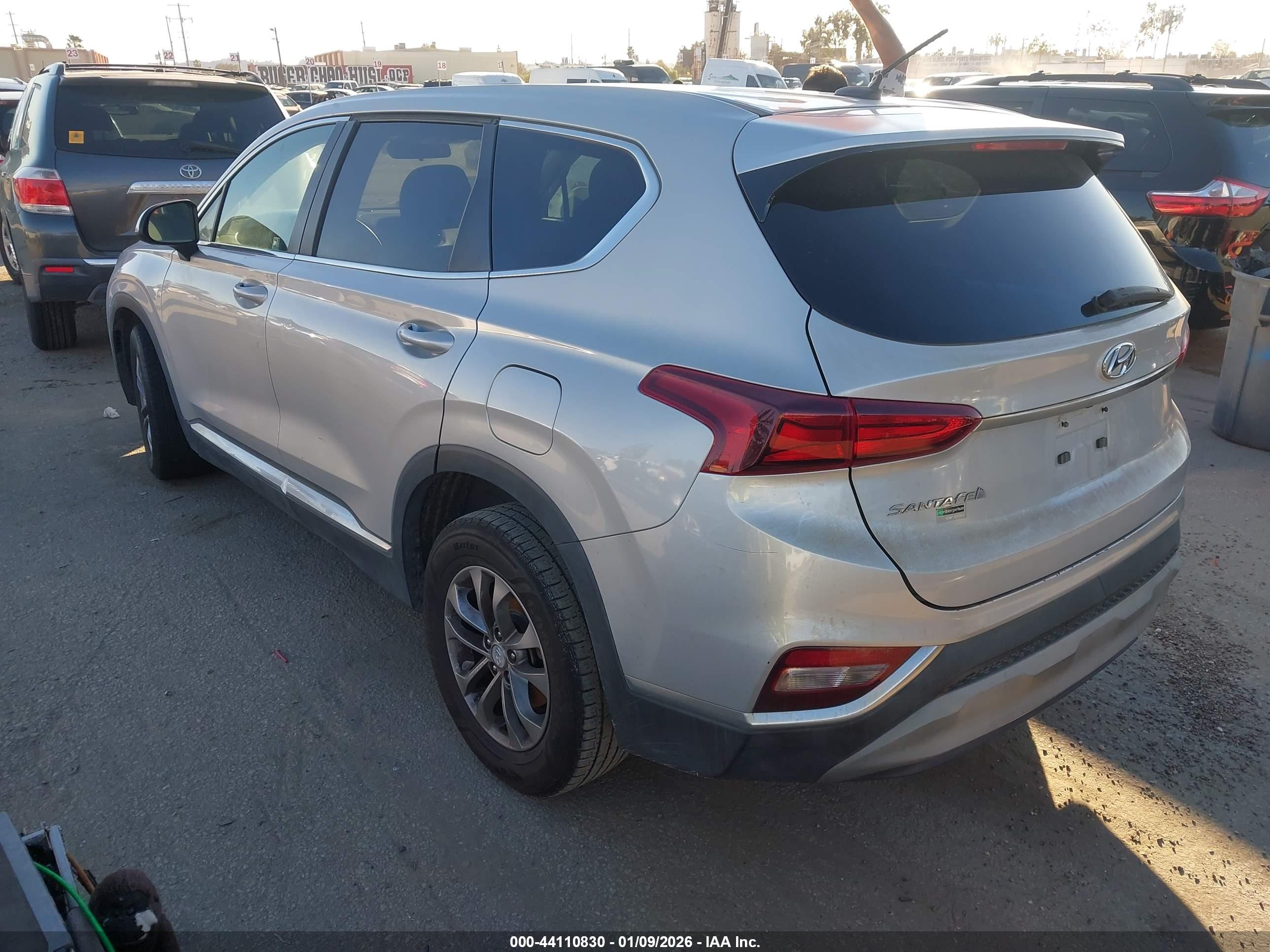 HYUNDAI SANTA image 3