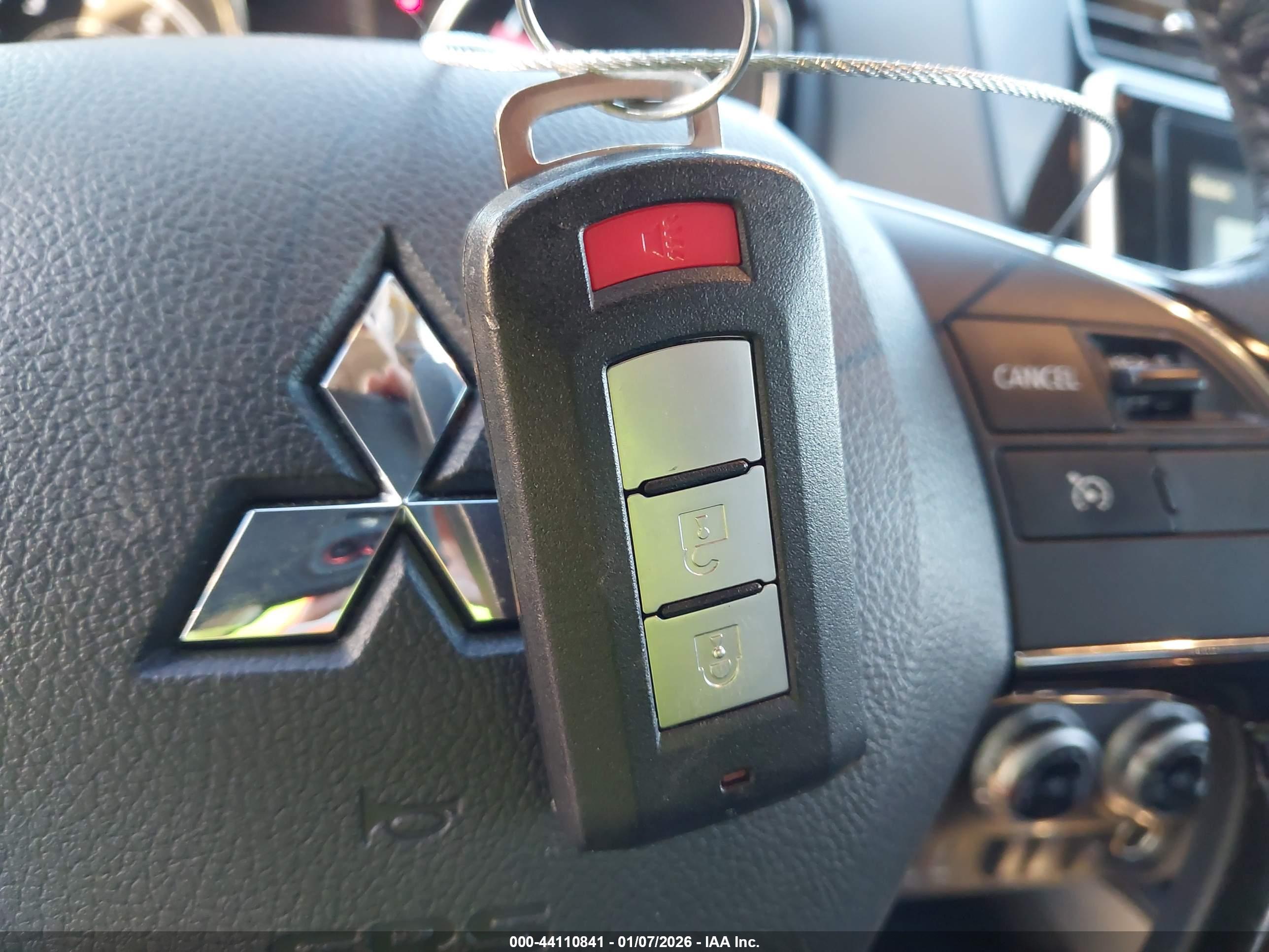MITSUBISHI OUTLANDER image 11