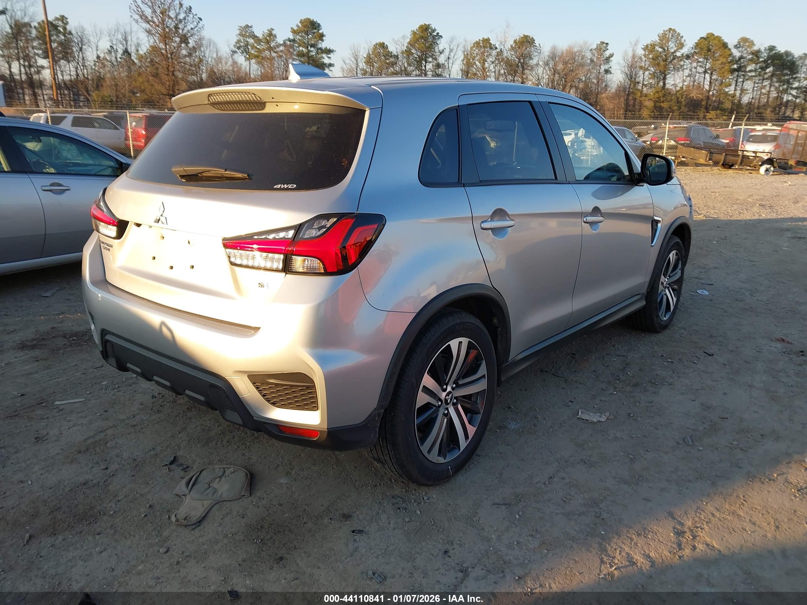 MITSUBISHI OUTLANDER image 4