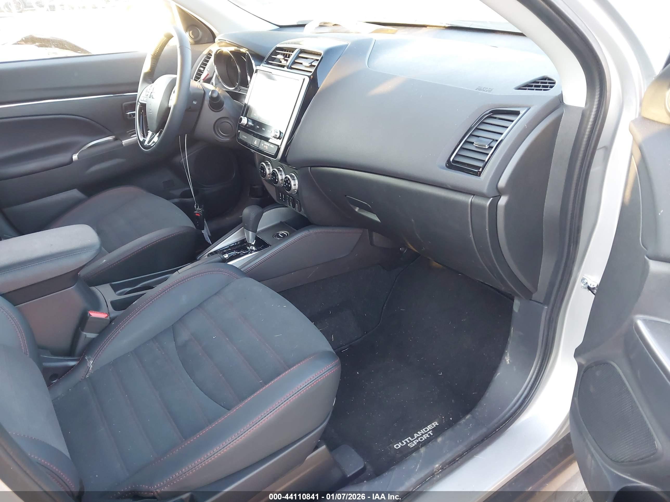 MITSUBISHI OUTLANDER image 5