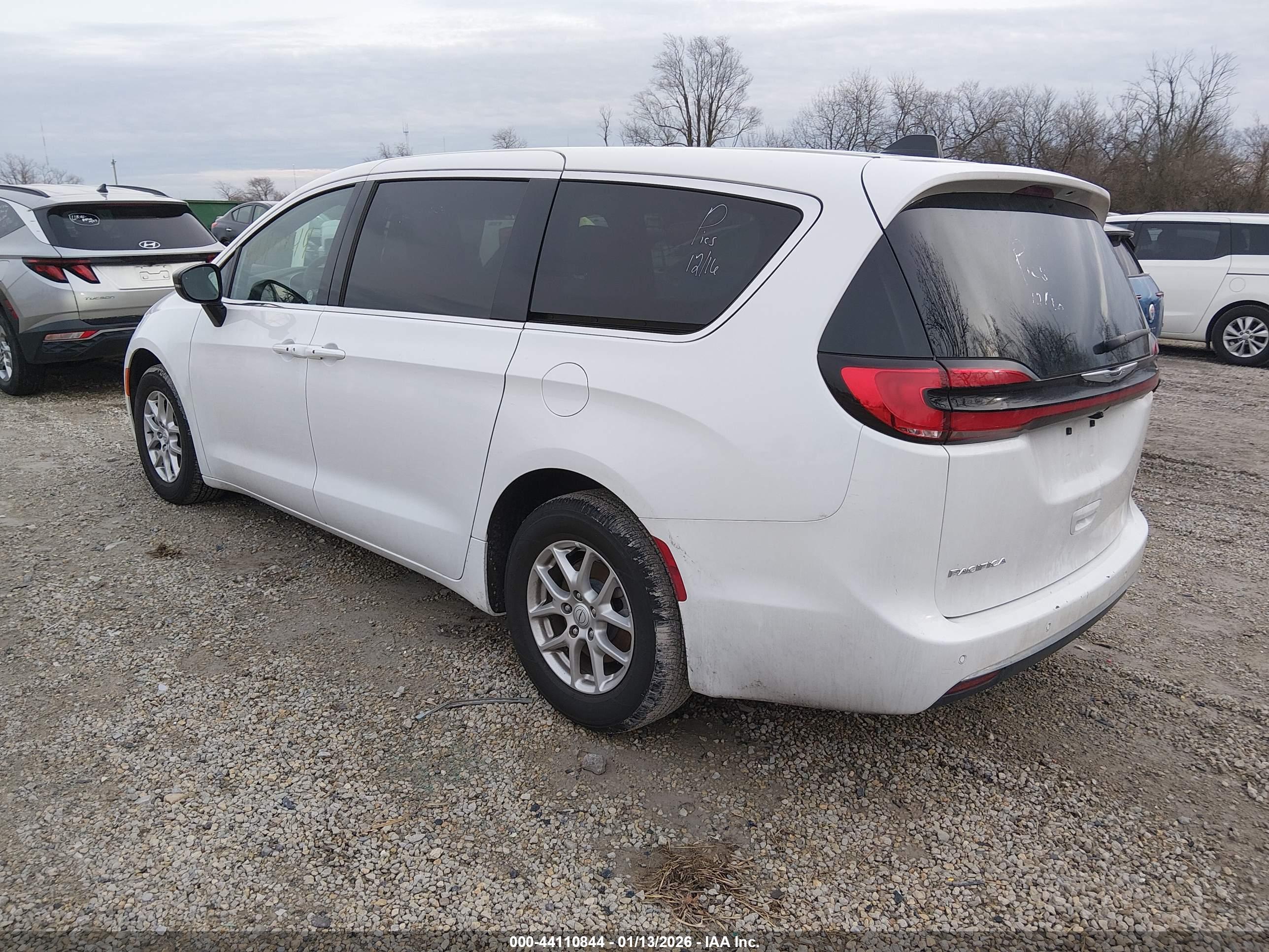 CHRYSLER PACIFICA image 3