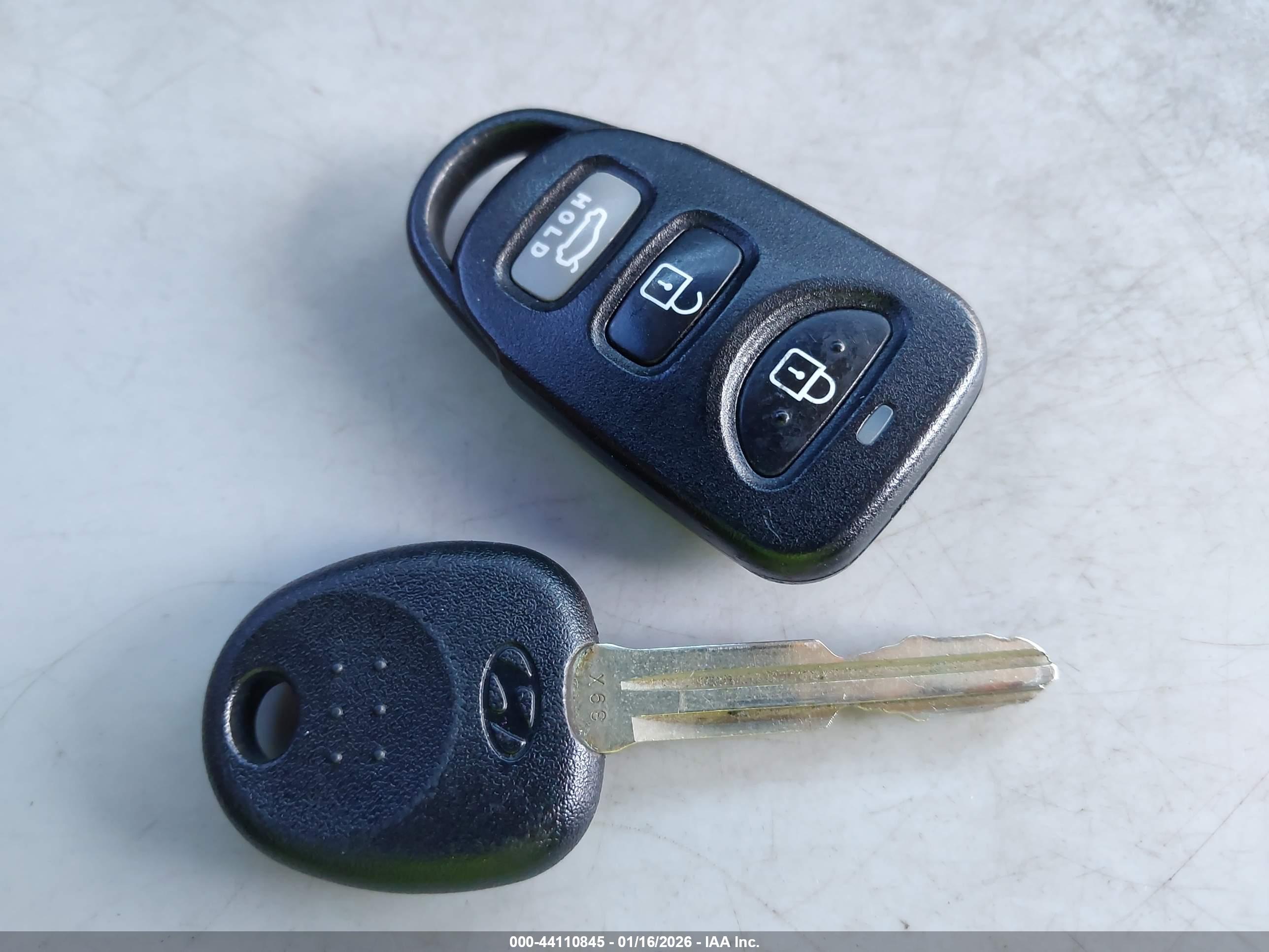 HYUNDAI ELANTRA image 11