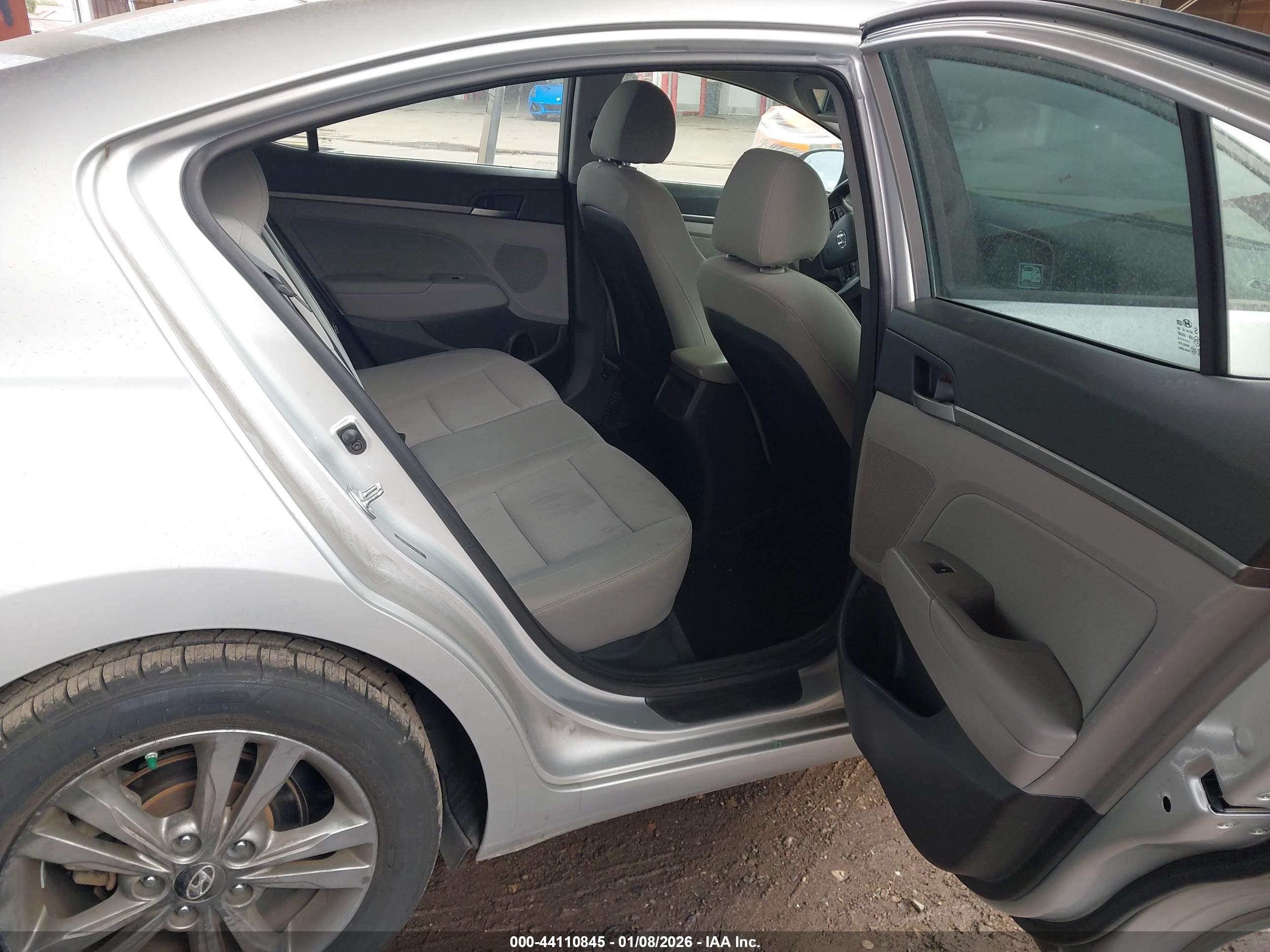 HYUNDAI ELANTRA image 8