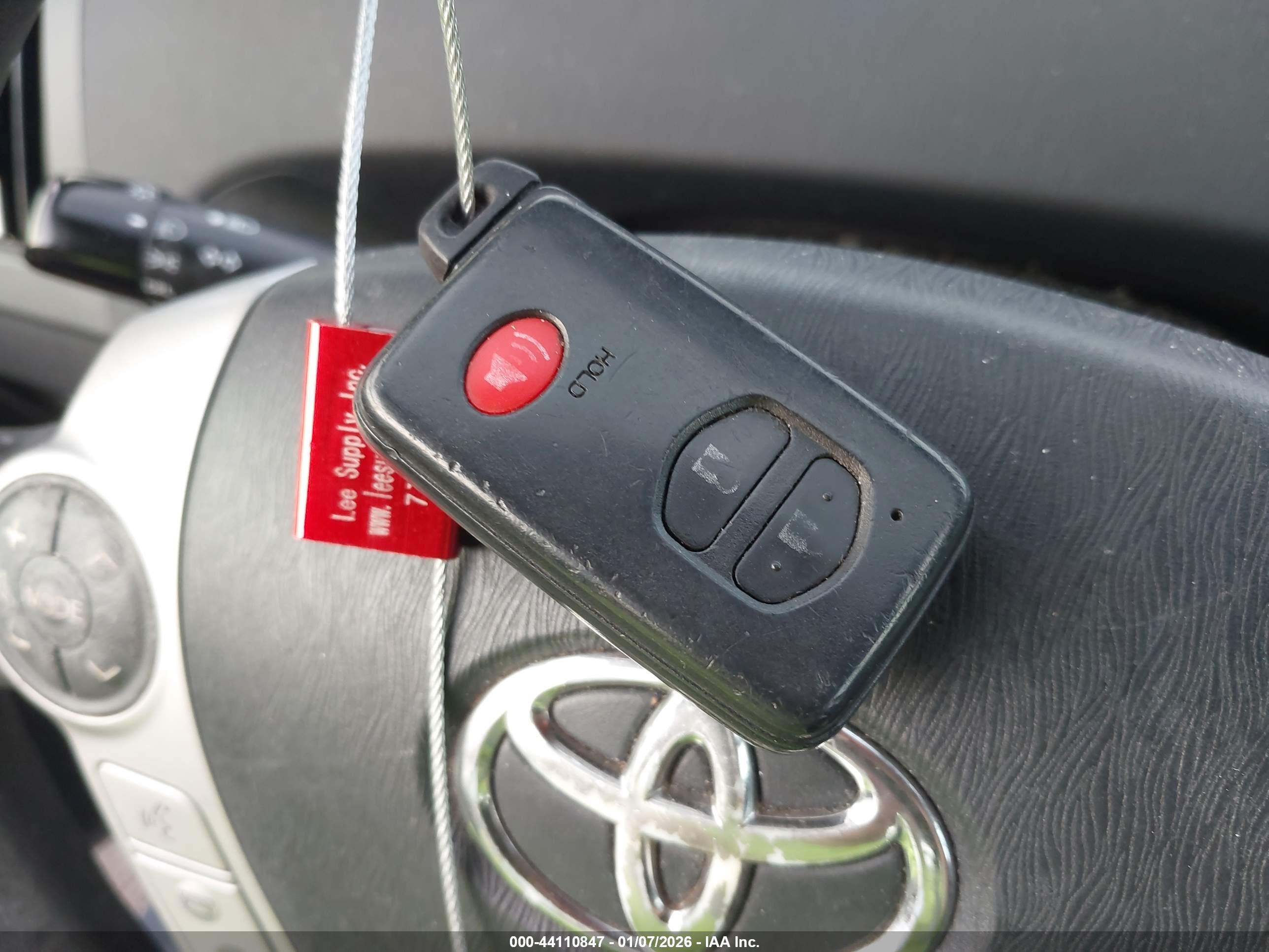 TOYOTA PRIUS image 11