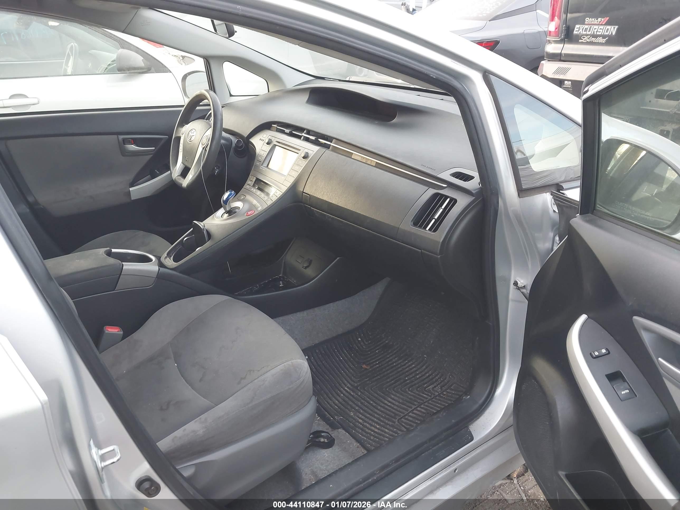 TOYOTA PRIUS image 5