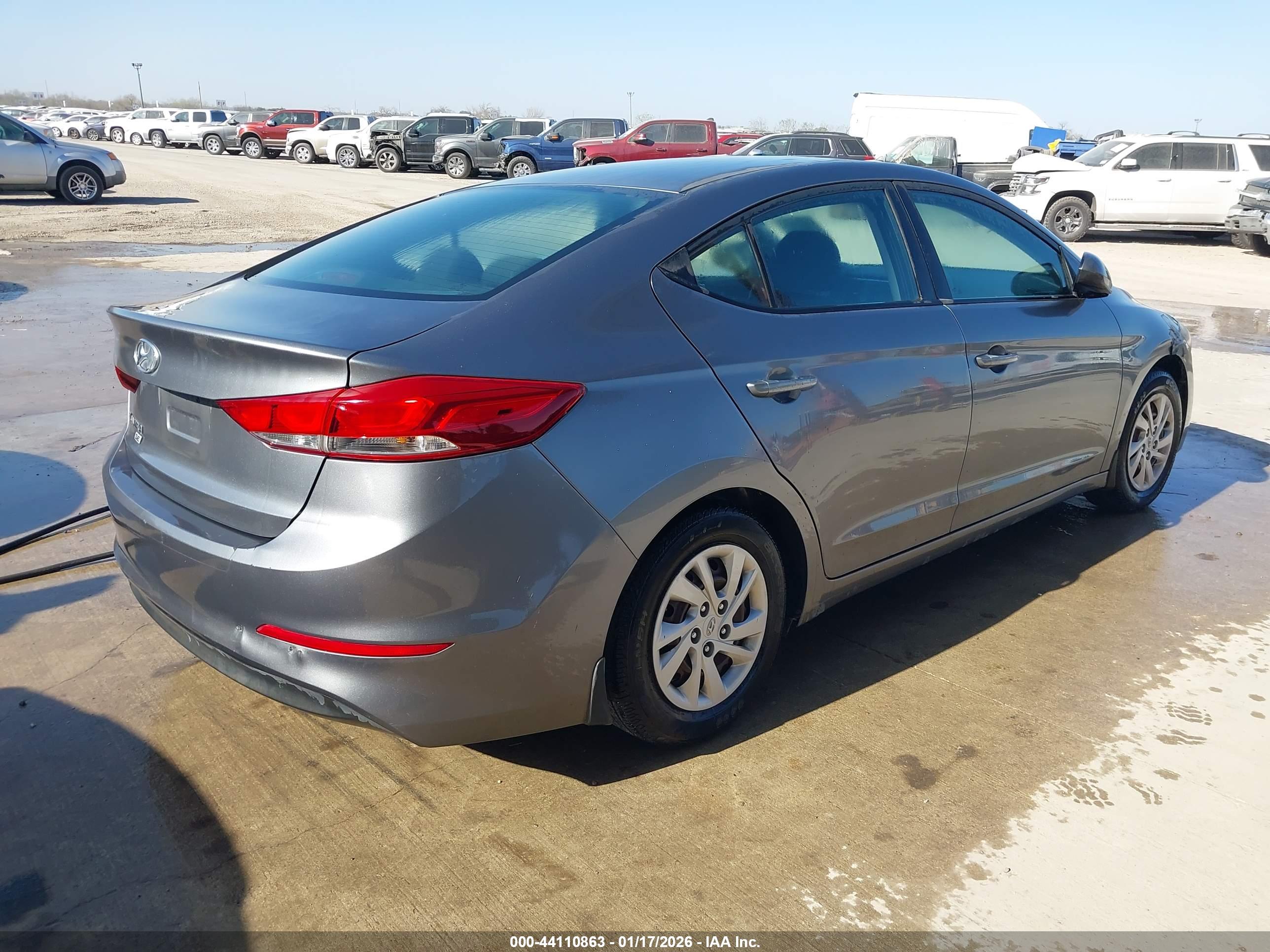 HYUNDAI ELANTRA image 4