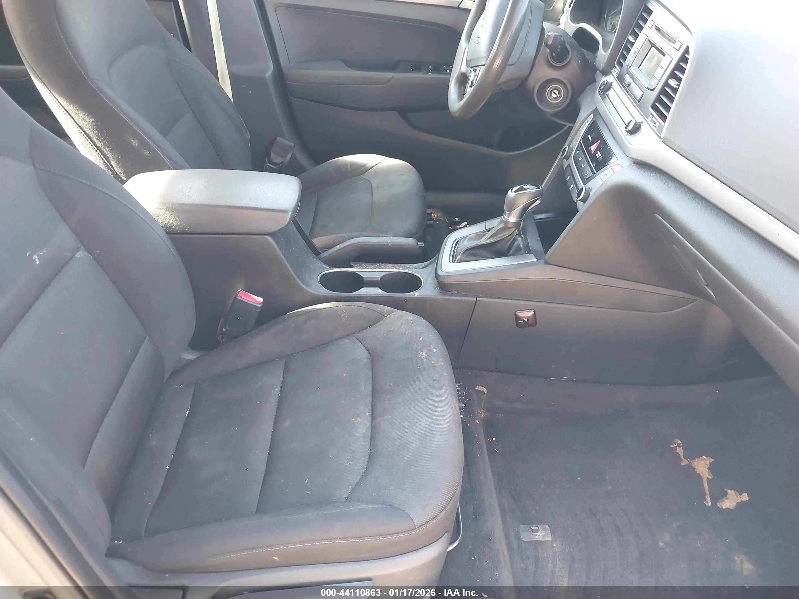 HYUNDAI ELANTRA image 5