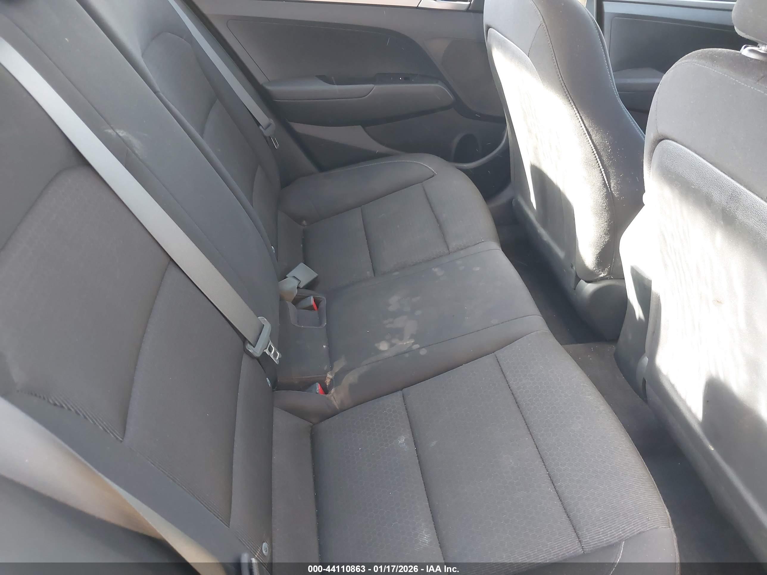 HYUNDAI ELANTRA image 8