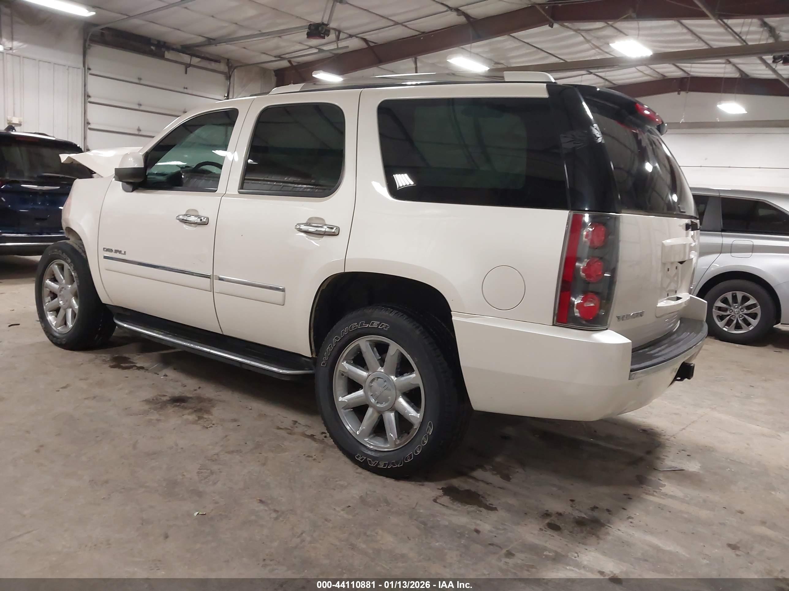 GMC YUKON image 3