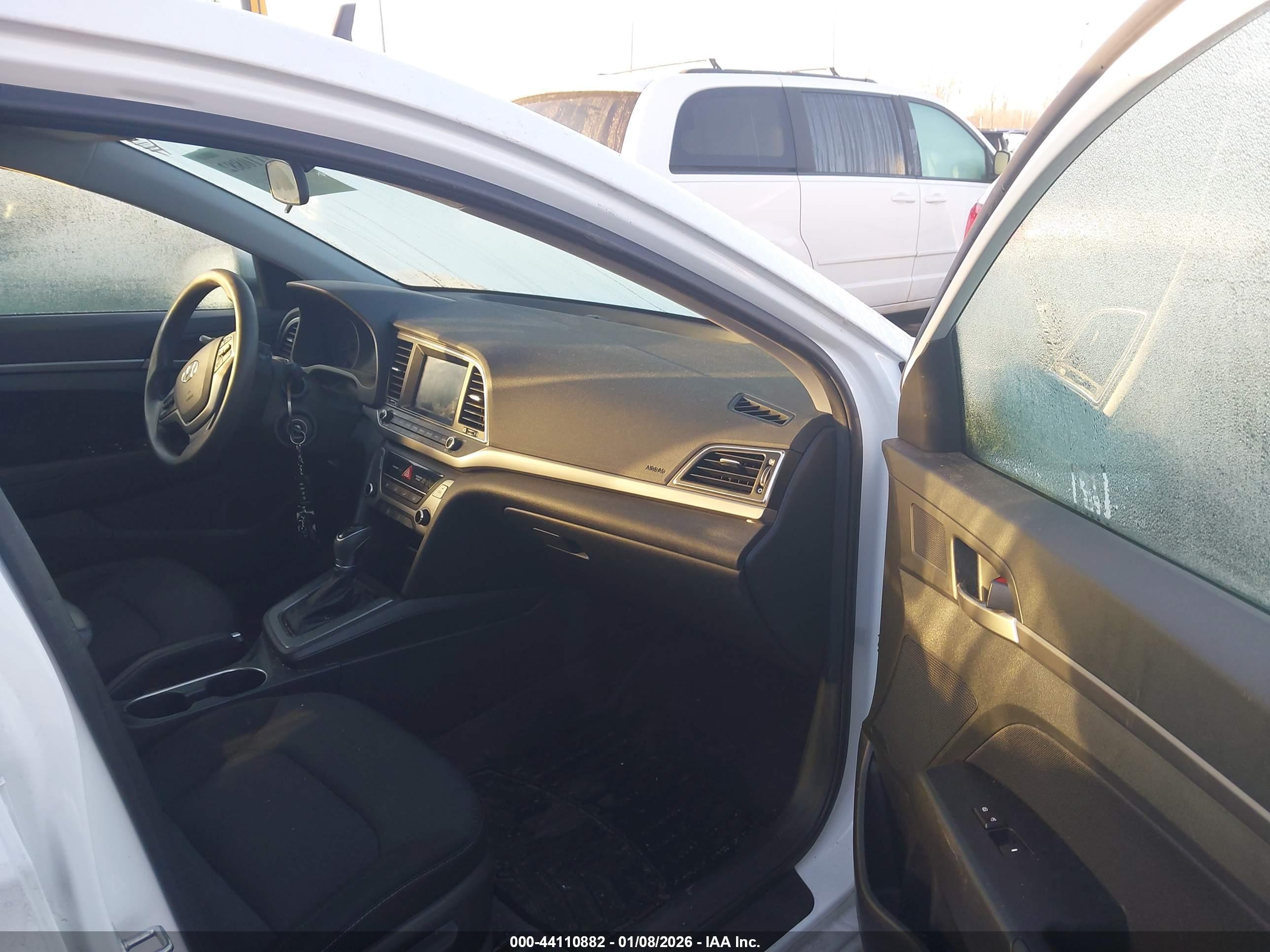 HYUNDAI ELANTRA image 5
