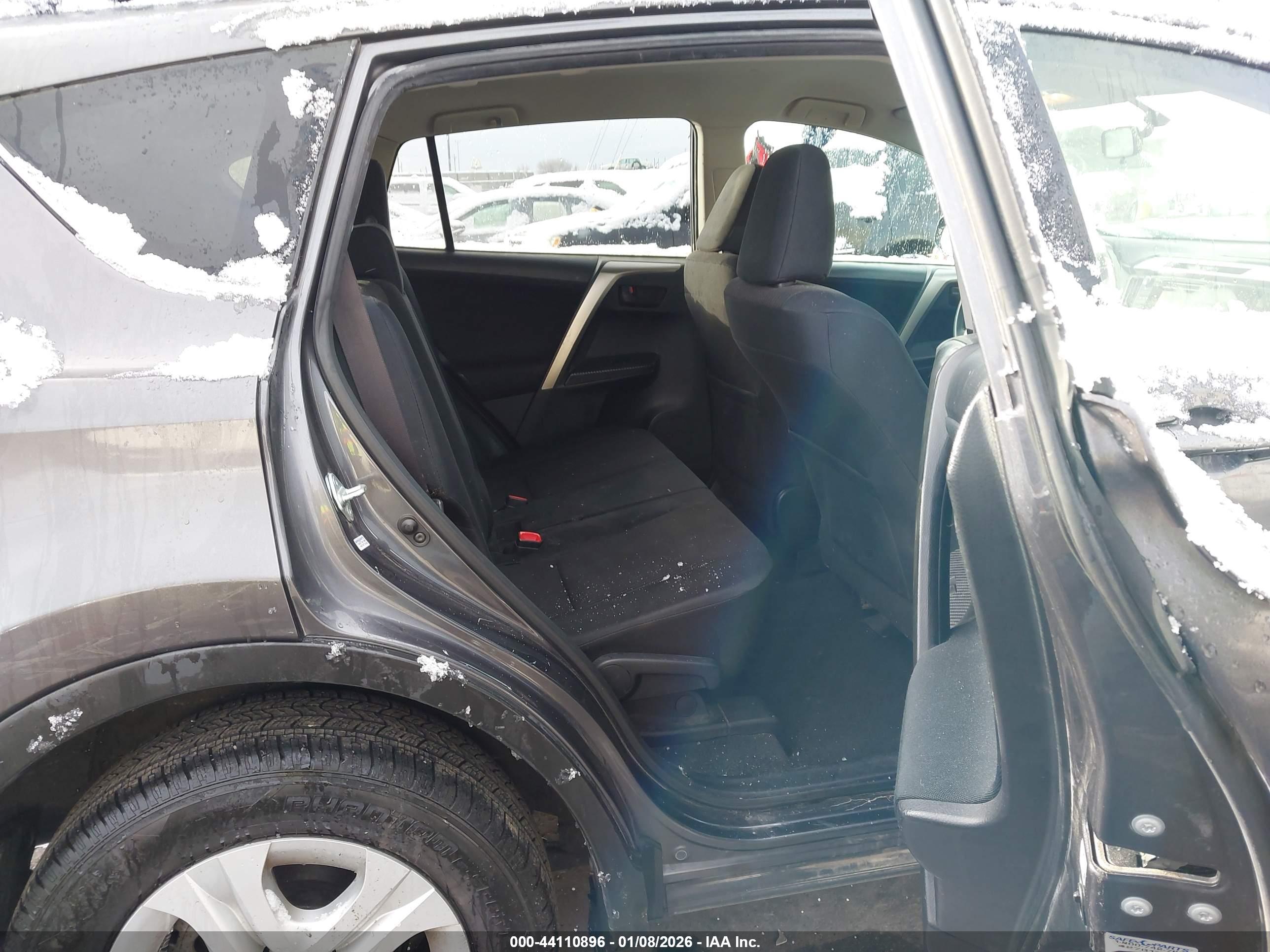 TOYOTA RAV4 image 8