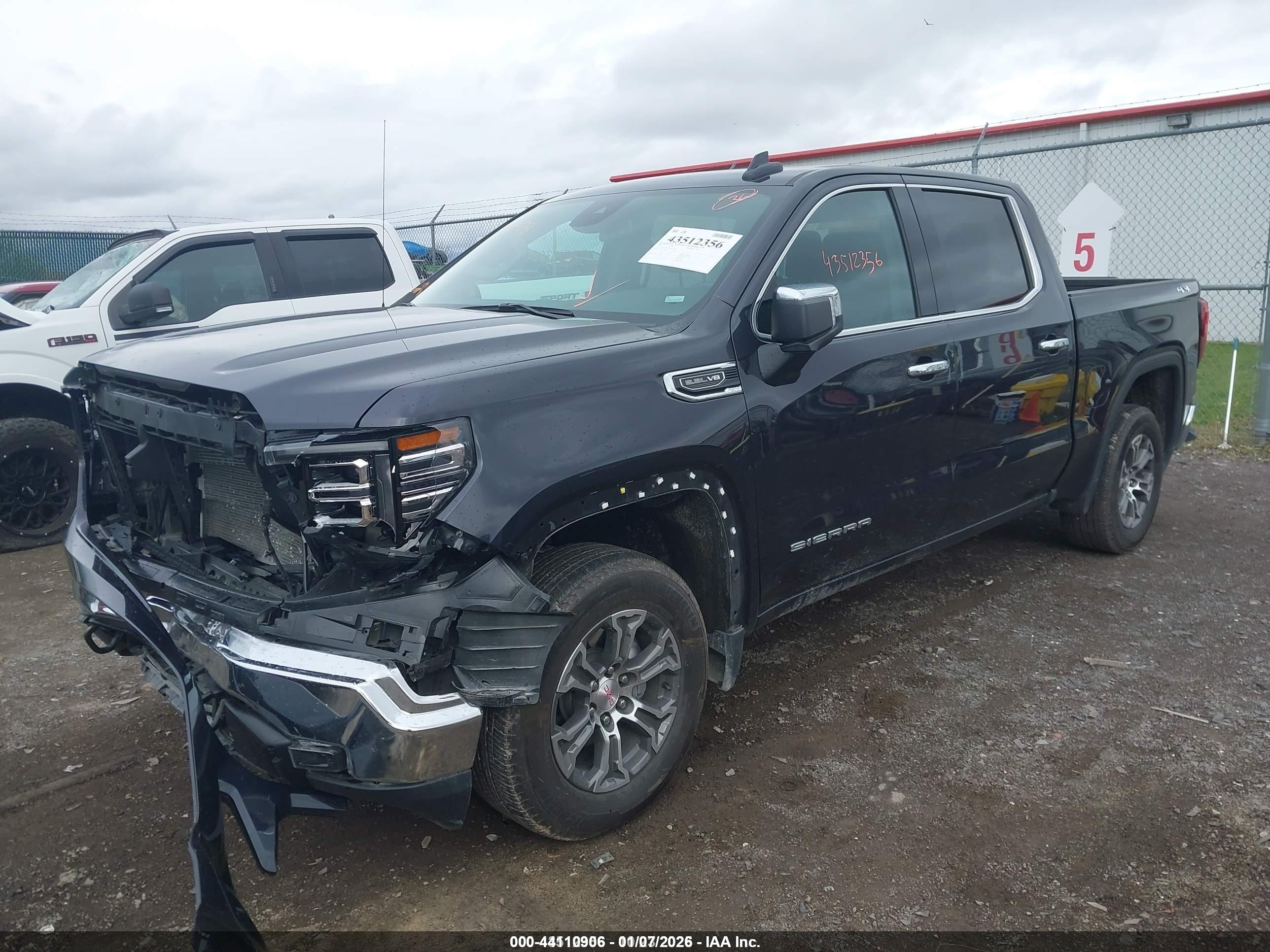 GMC SIERRA image 2