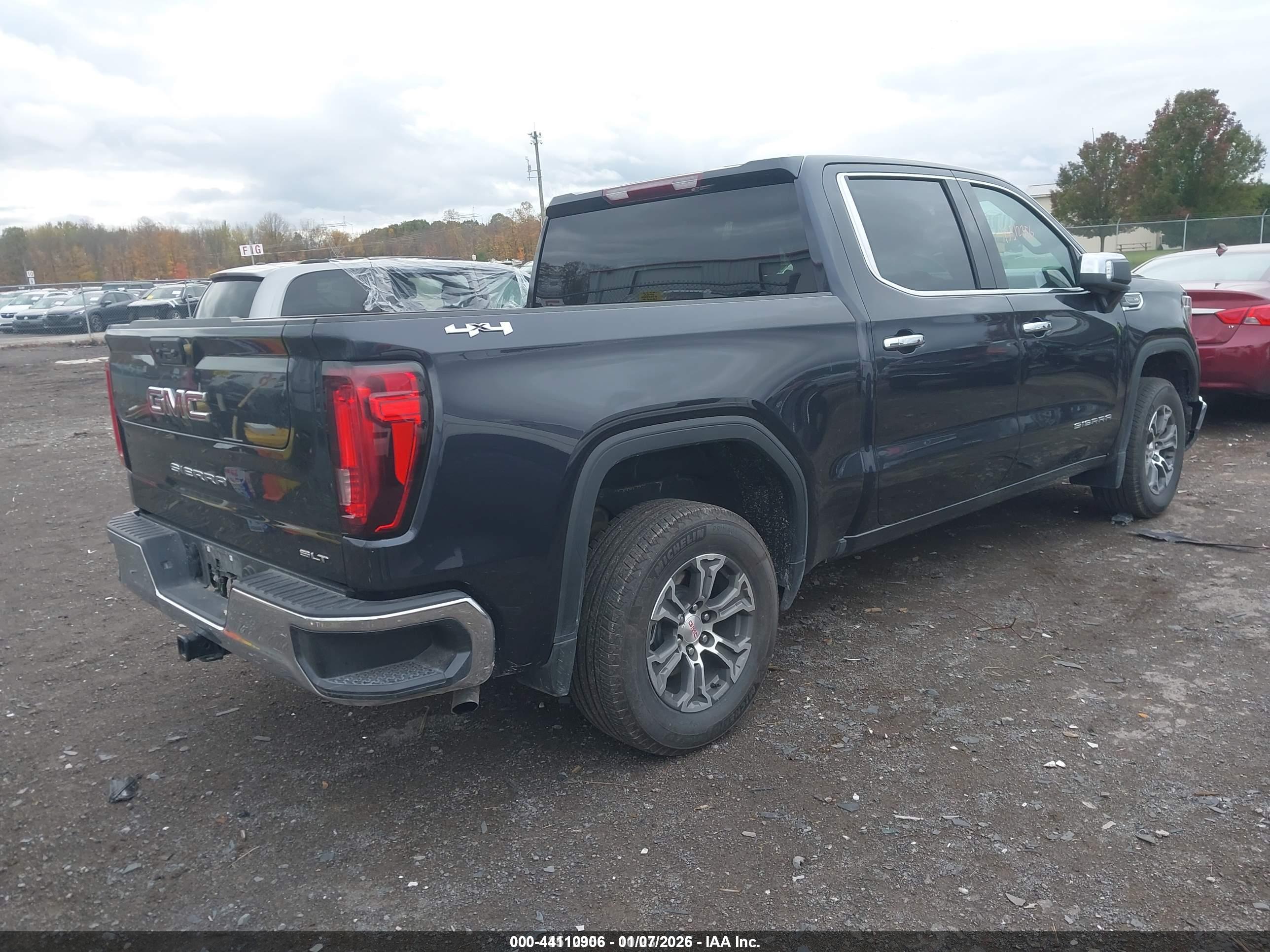 GMC SIERRA image 4