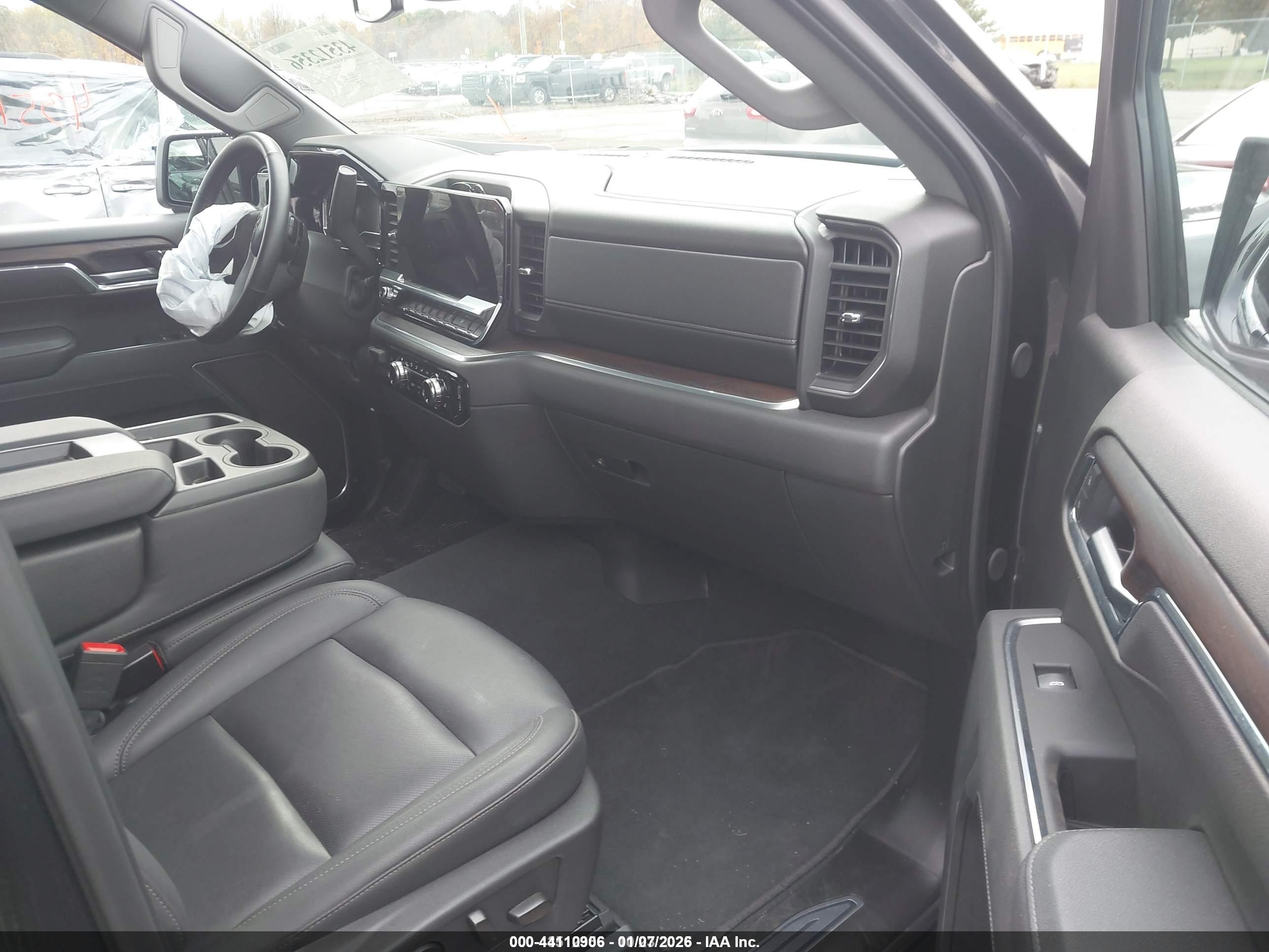 GMC SIERRA image 5