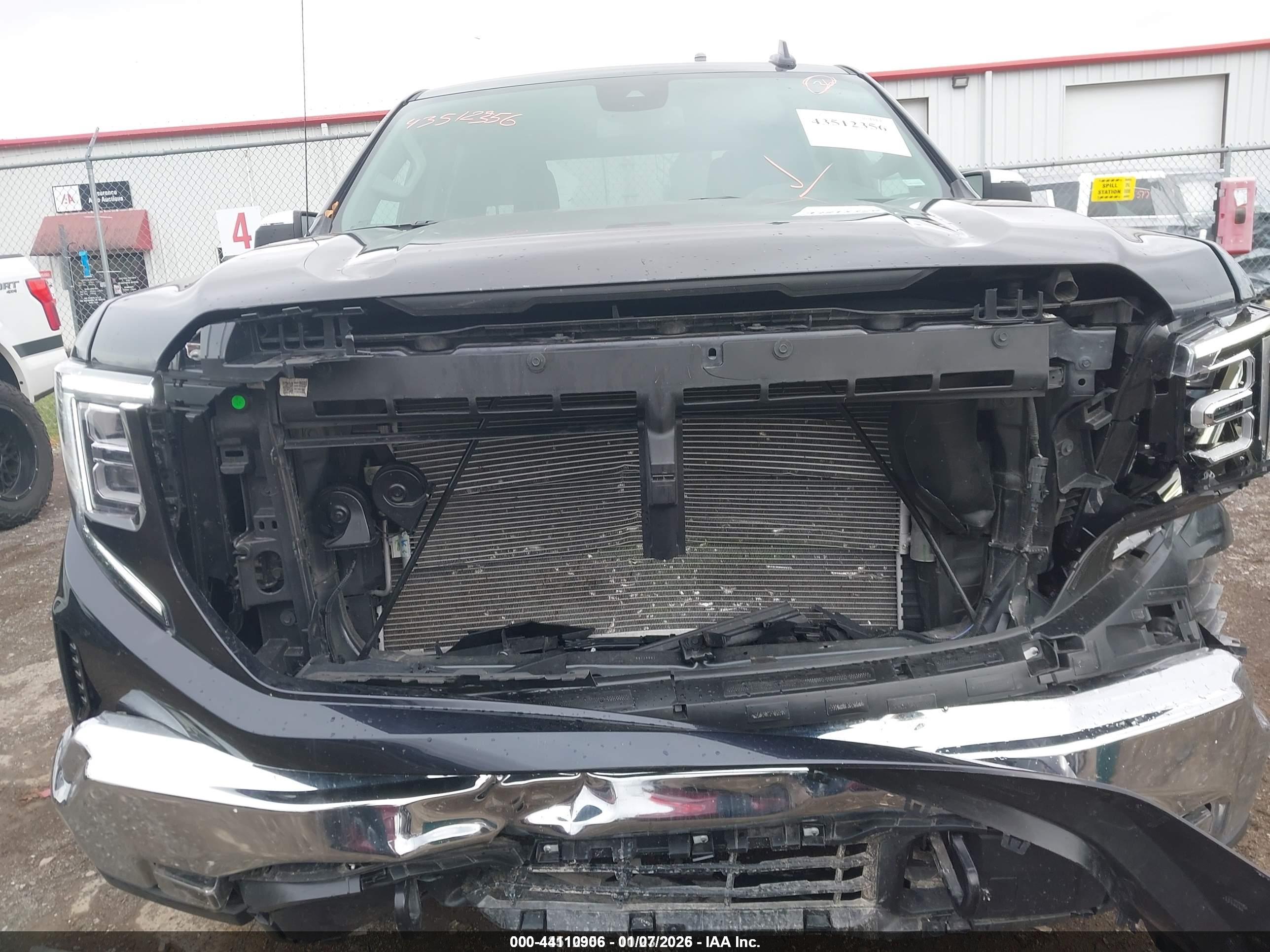 GMC SIERRA image 6