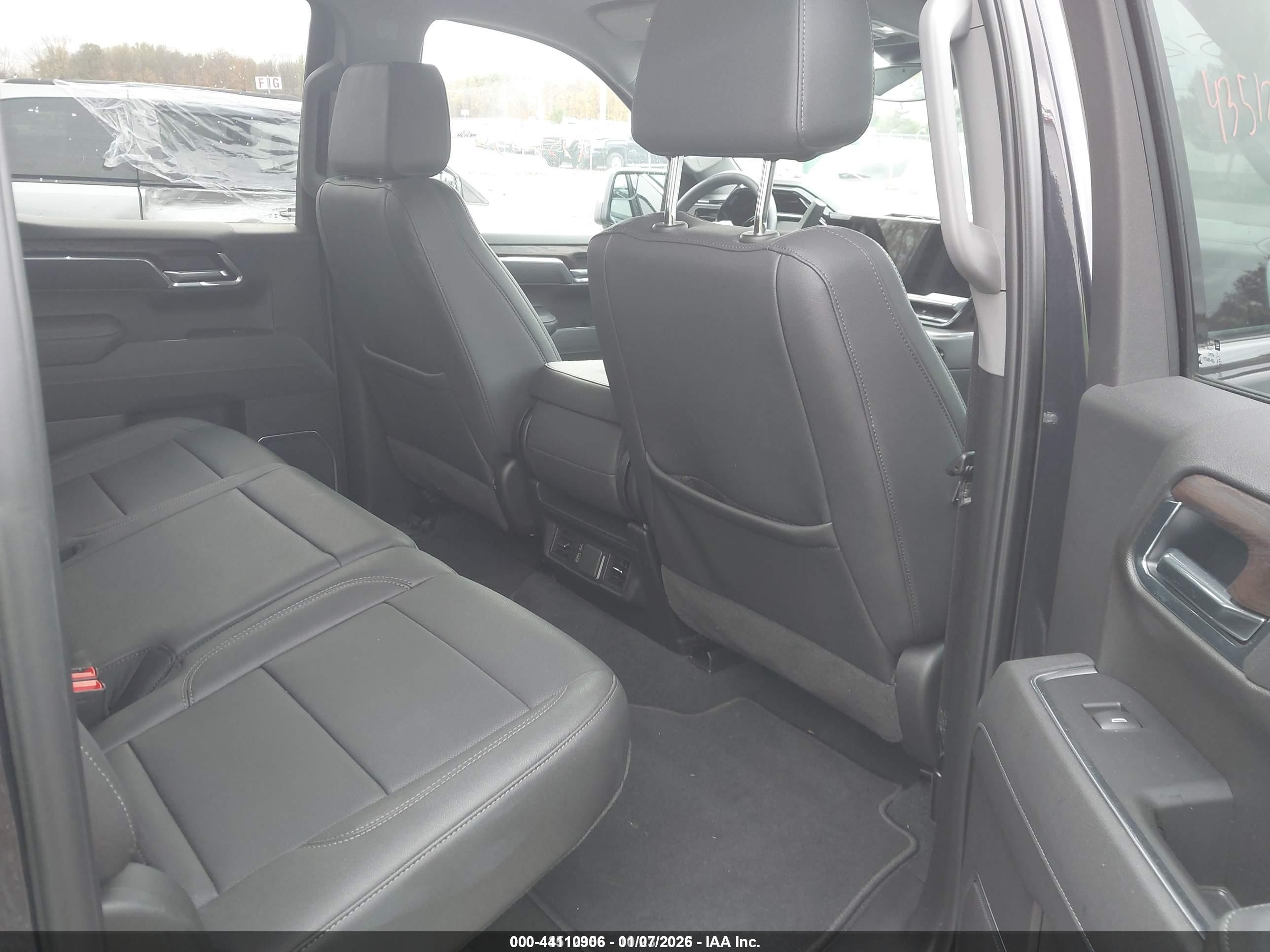 GMC SIERRA image 8