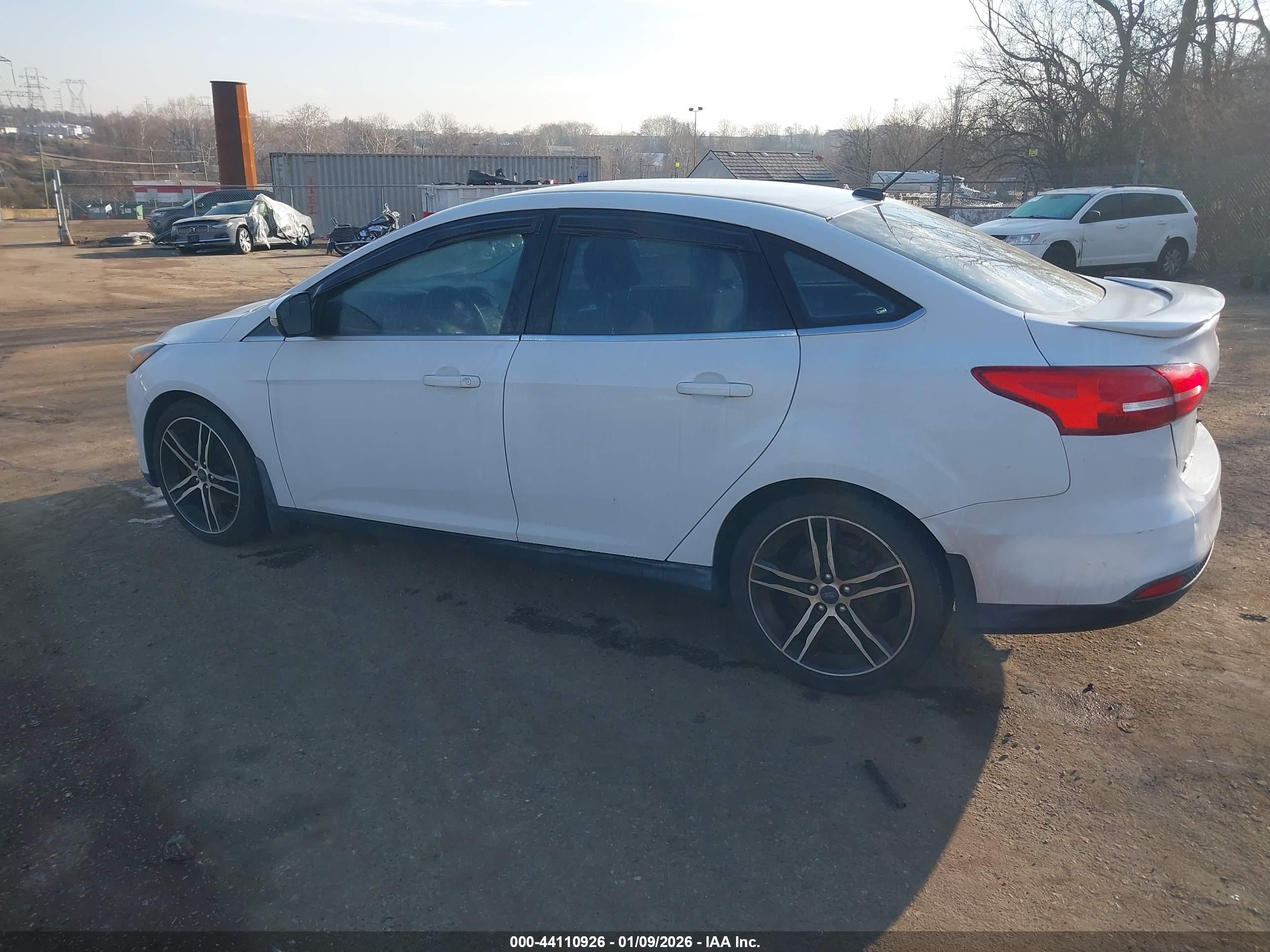 FORD FOCUS image 3
