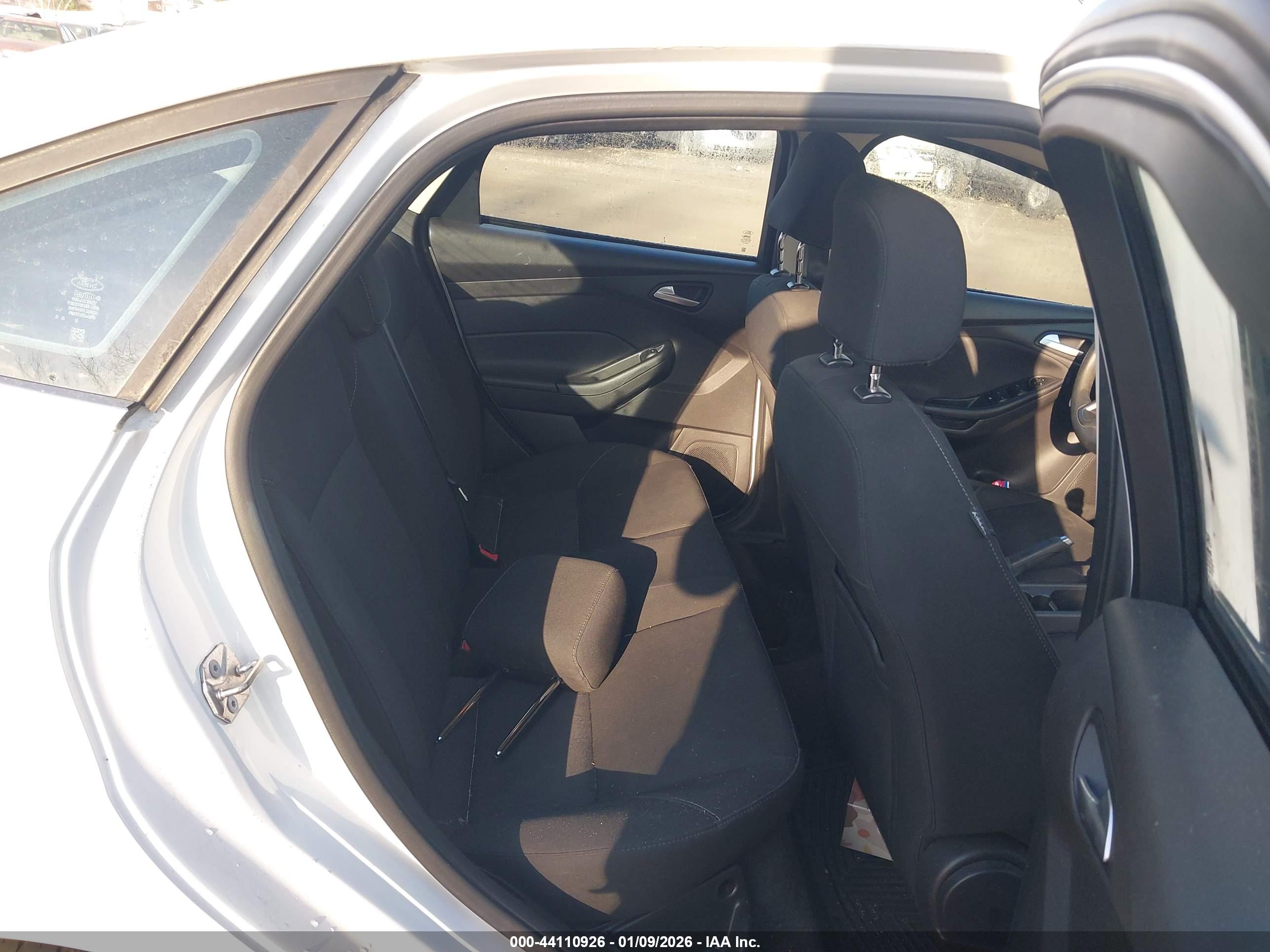 FORD FOCUS image 8