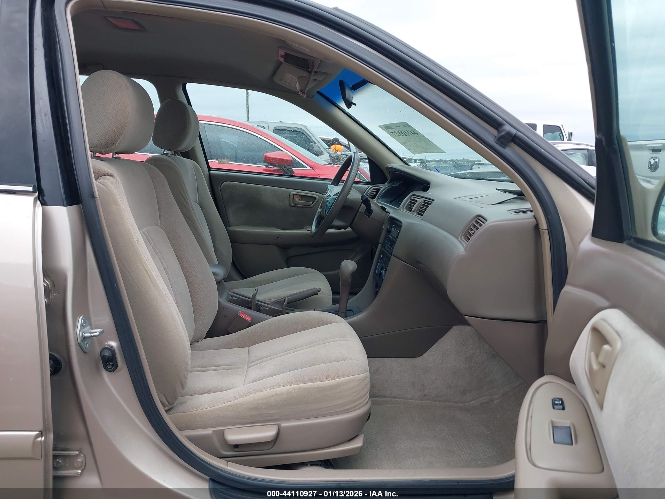 TOYOTA CAMRY image 5