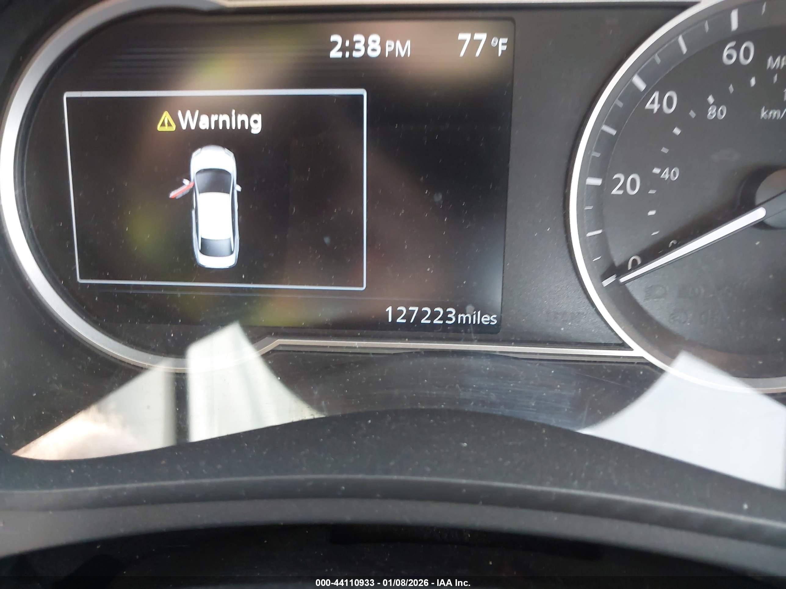 NISSAN VERSA image 7