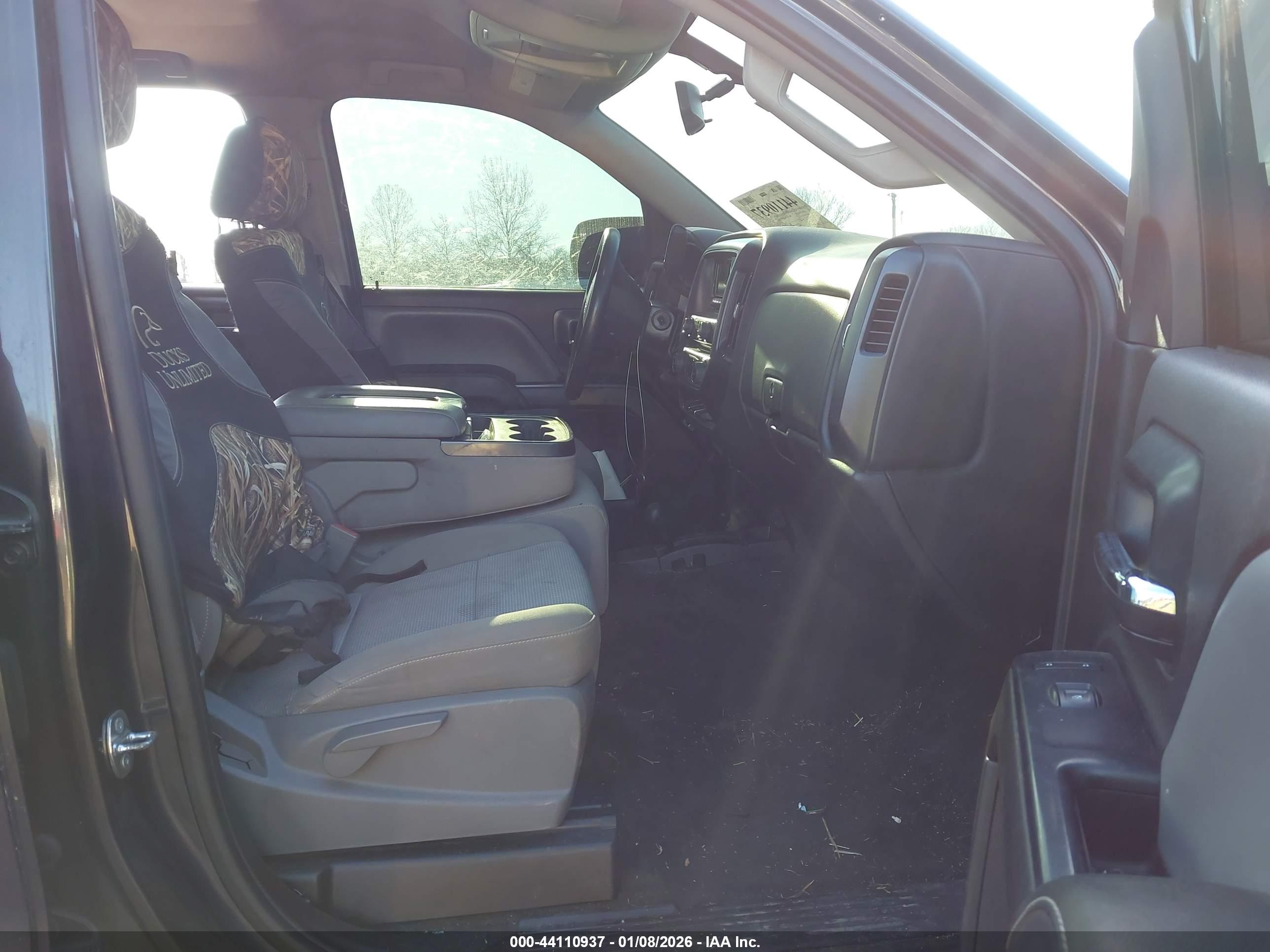 CHEVROLET SILVERADO image 5