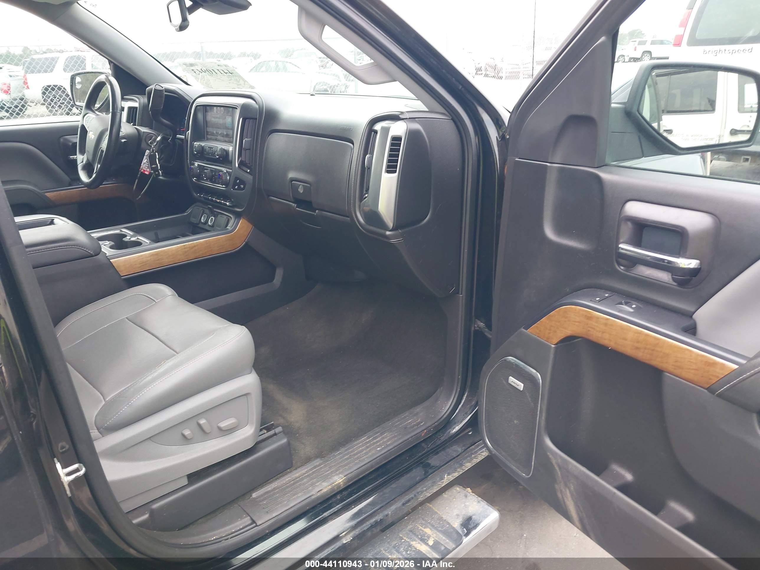 CHEVROLET SILVERADO image 5