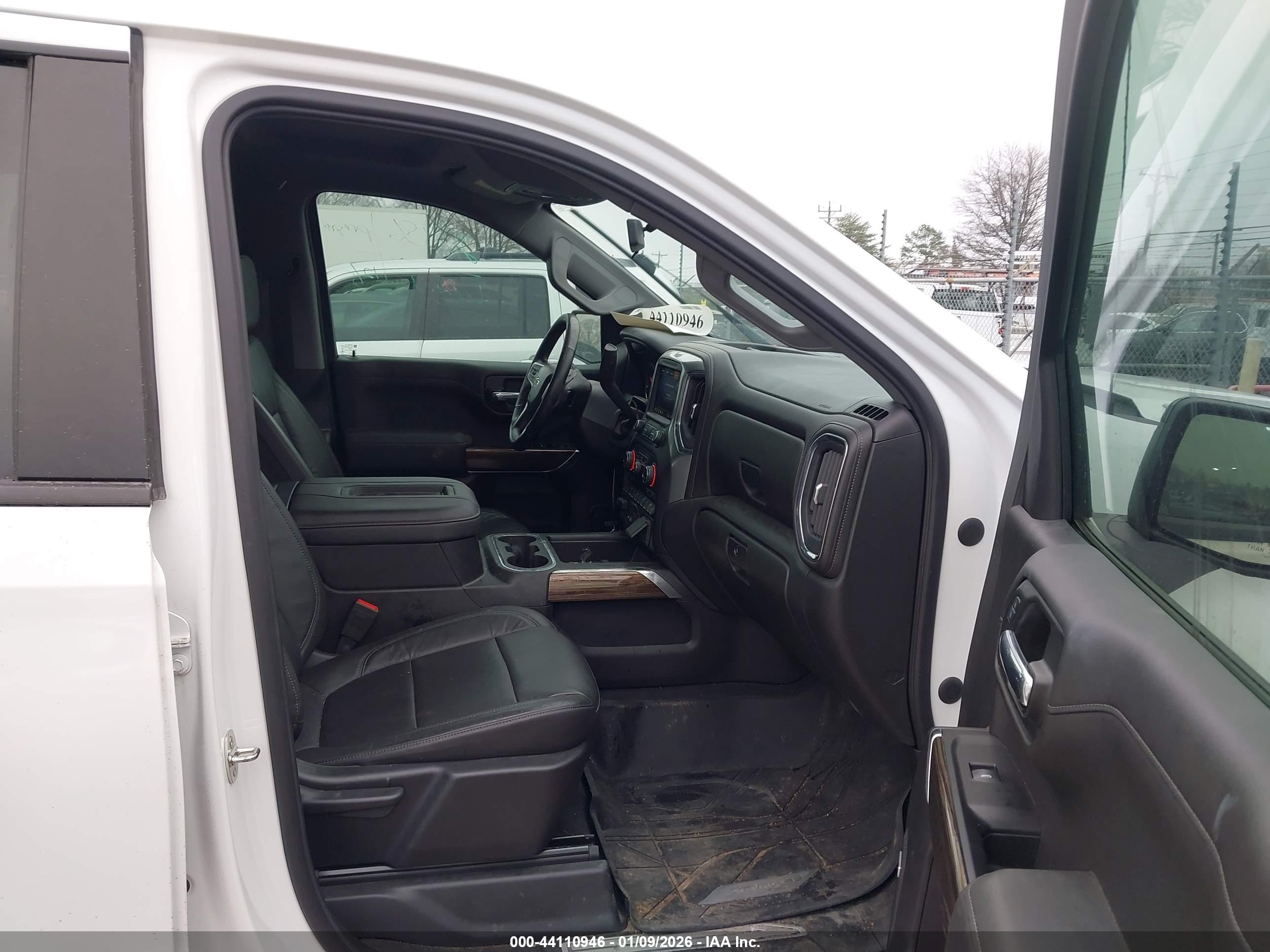 CHEVROLET SILVERADO image 5