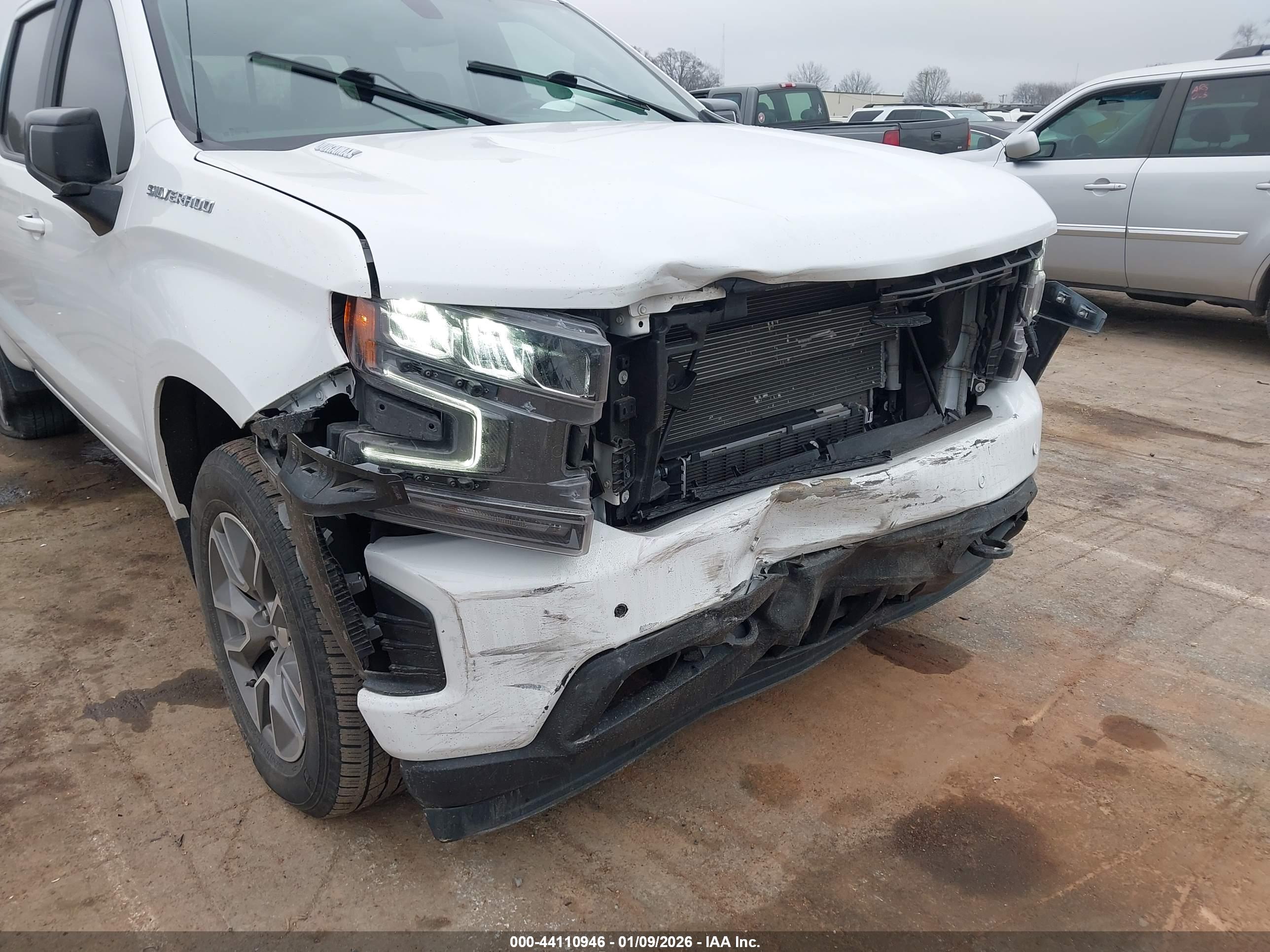 CHEVROLET SILVERADO image 6