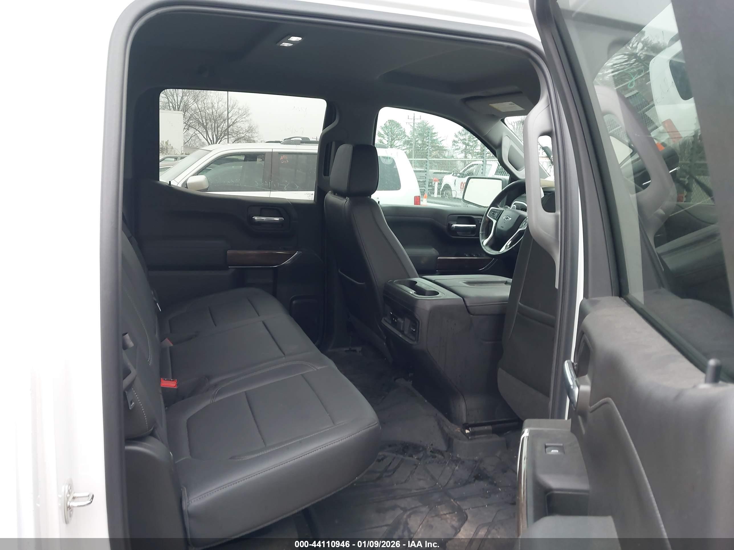 CHEVROLET SILVERADO image 8