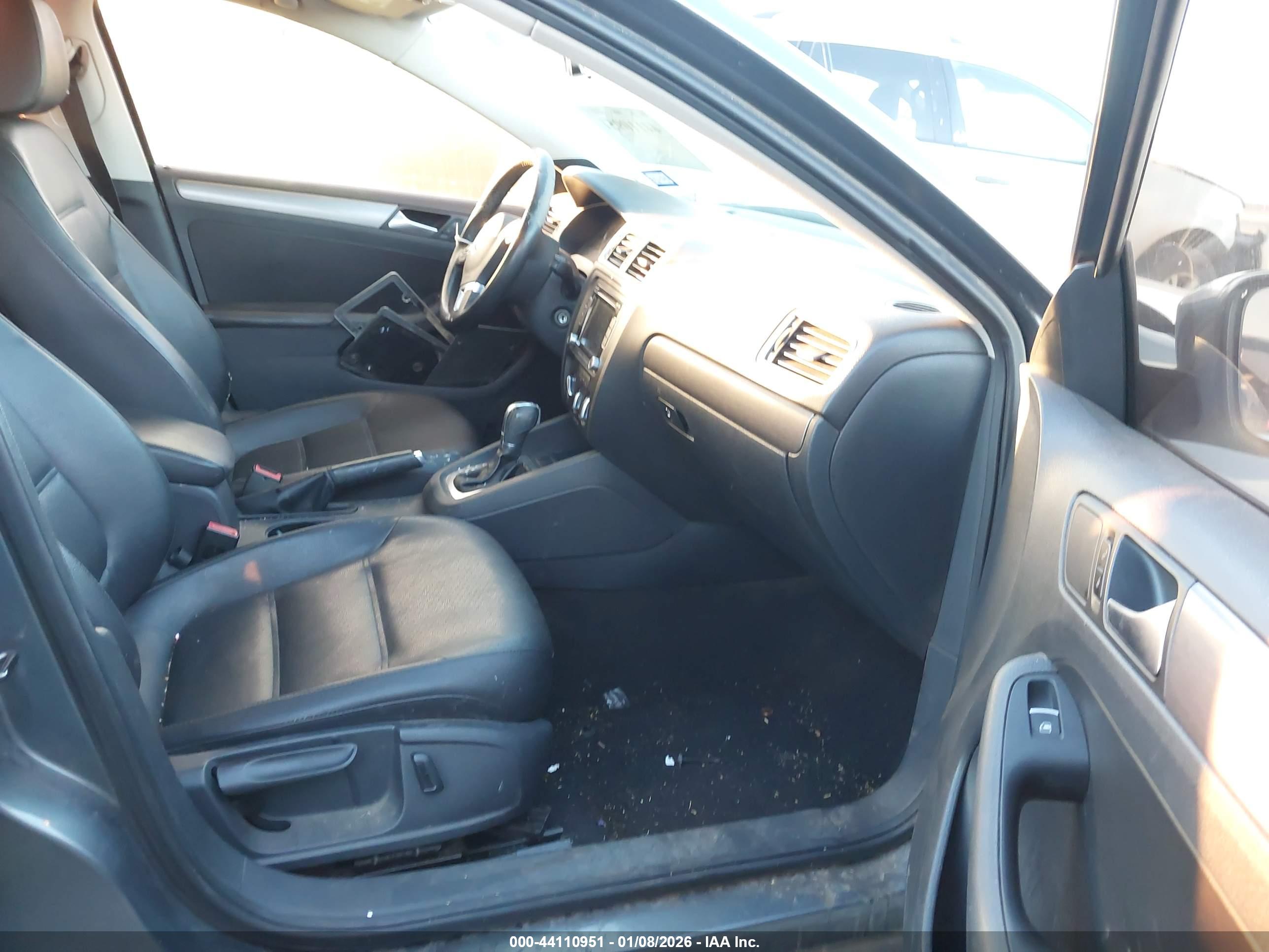 VOLKSWAGEN JETTA image 5