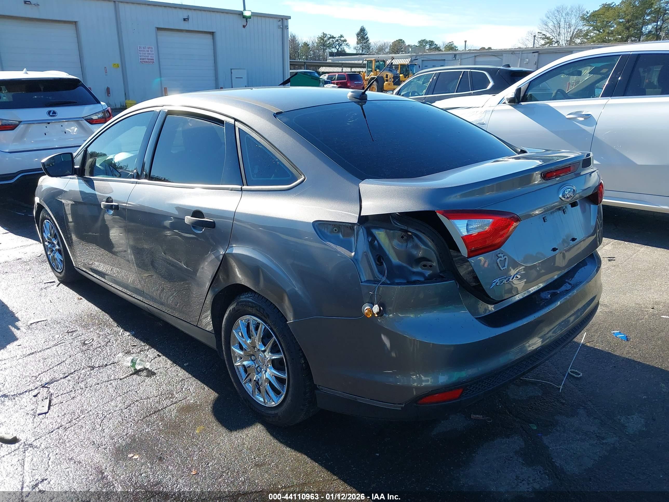 FORD FOCUS image 3