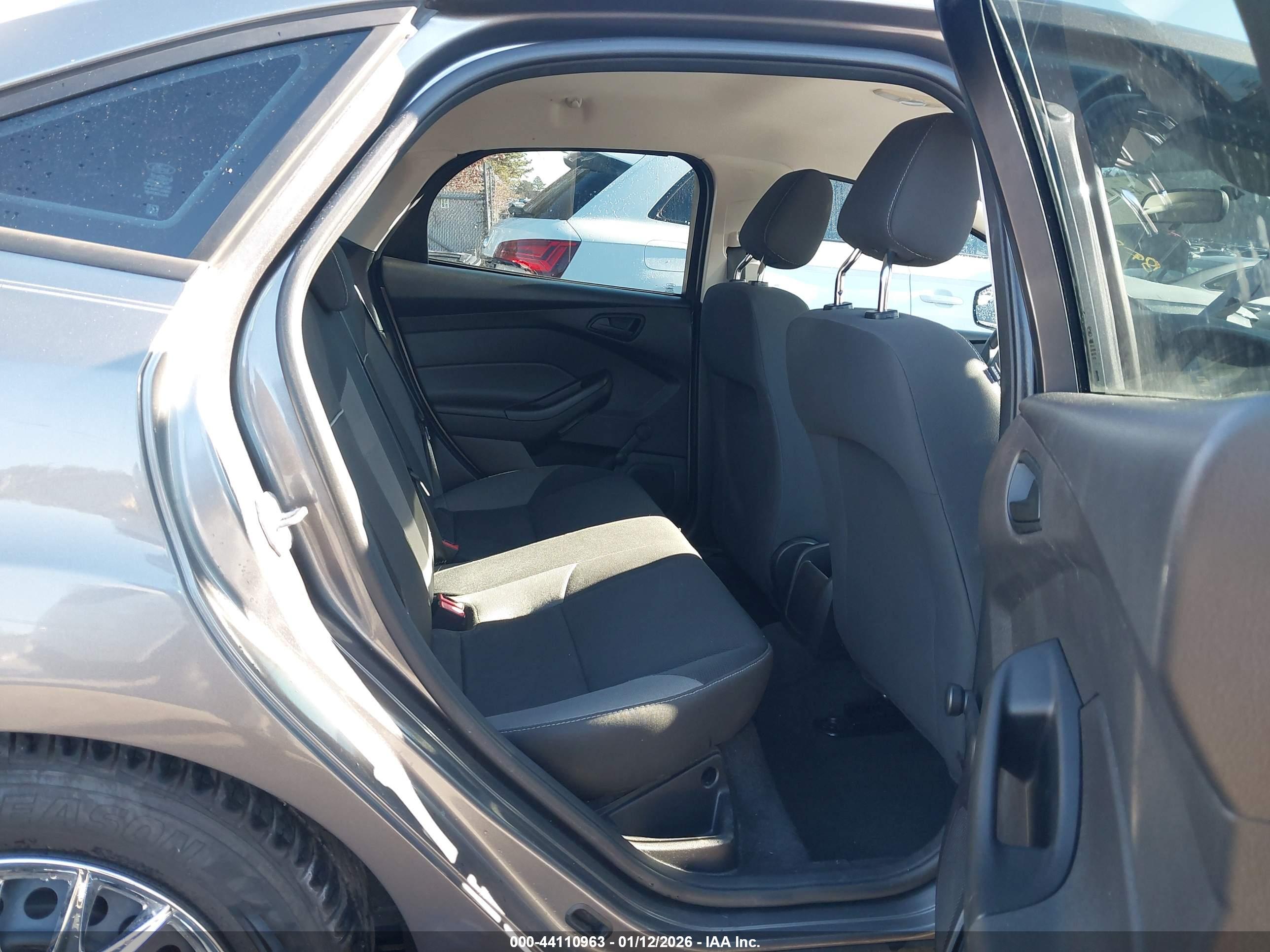 FORD FOCUS image 8