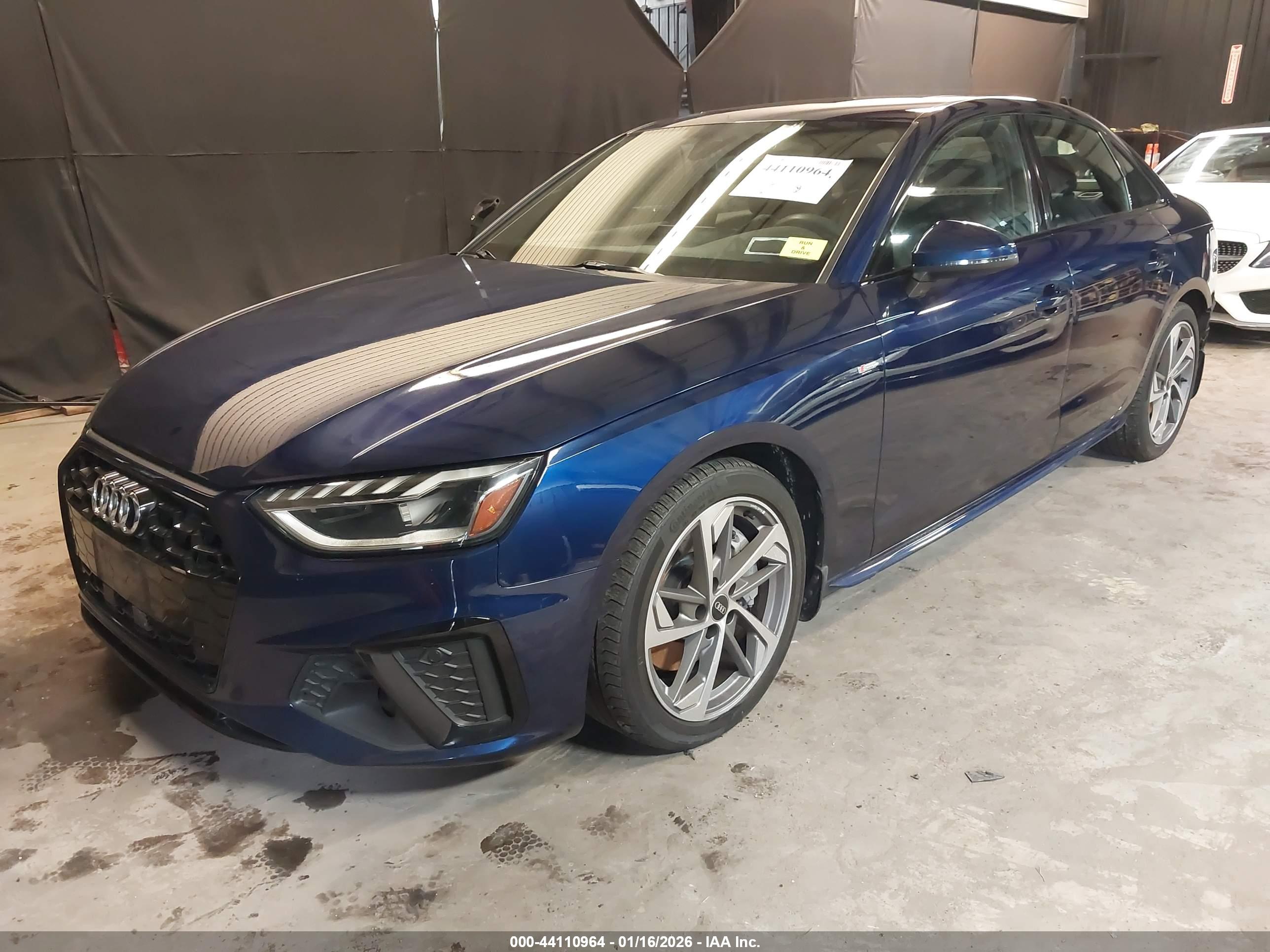 AUDI A4 image 2