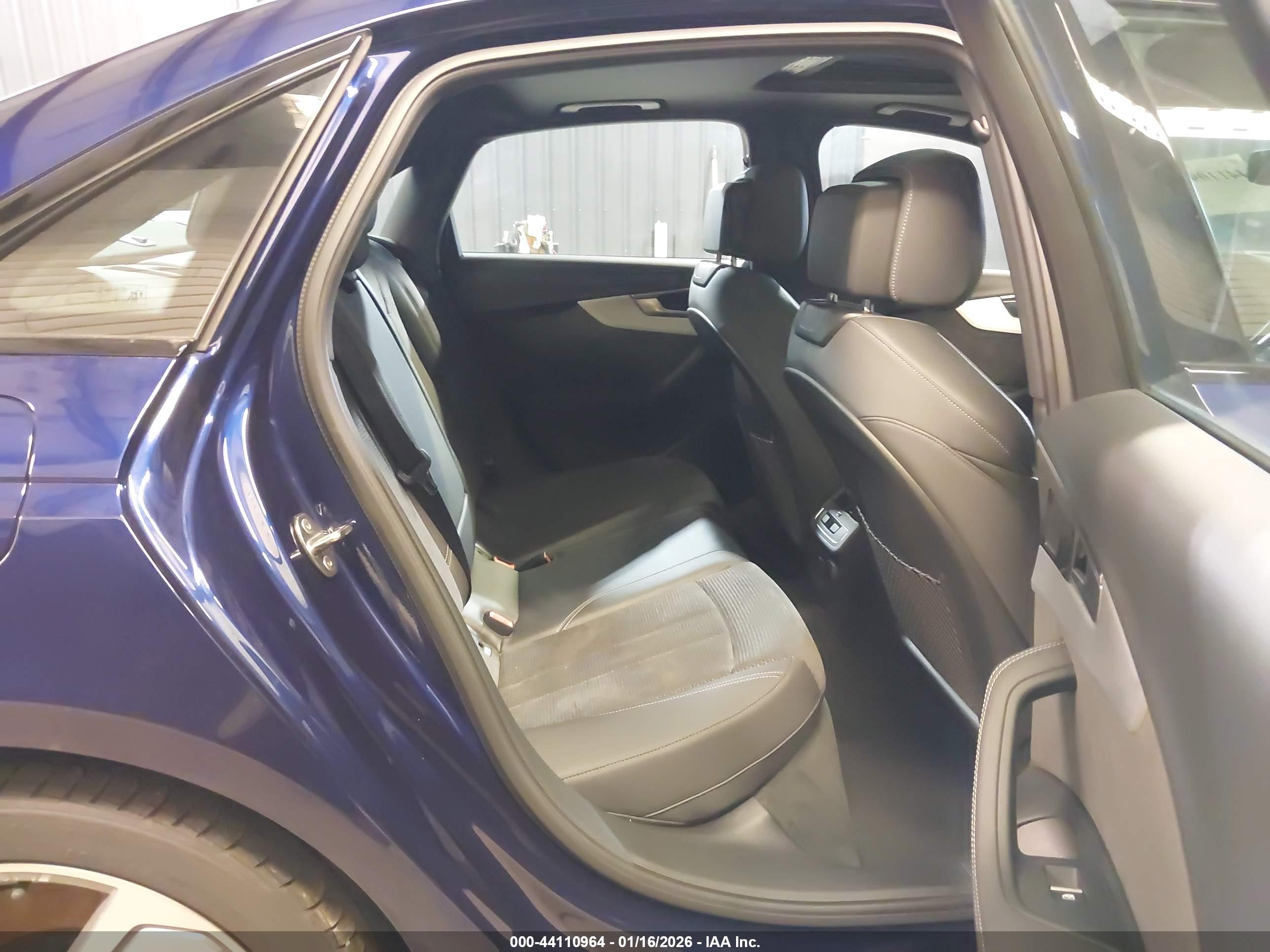 AUDI A4 image 8