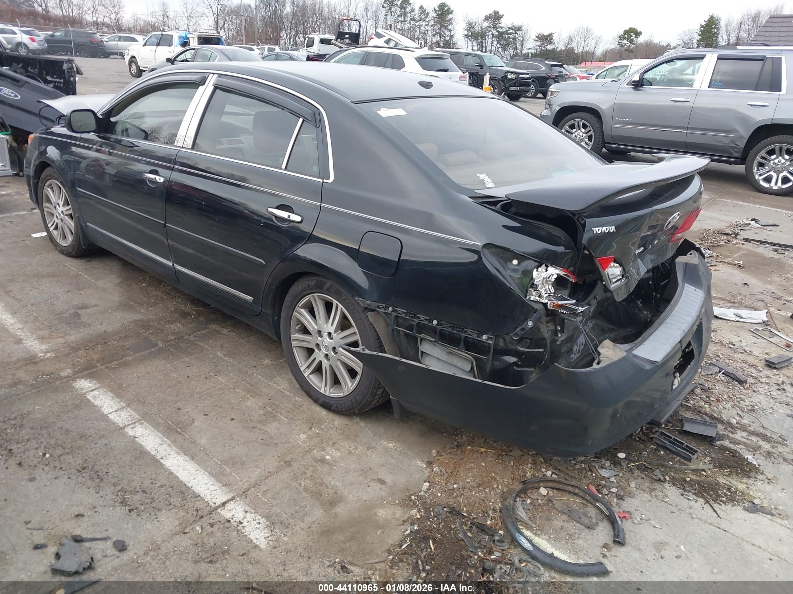 TOYOTA AVALON image 3