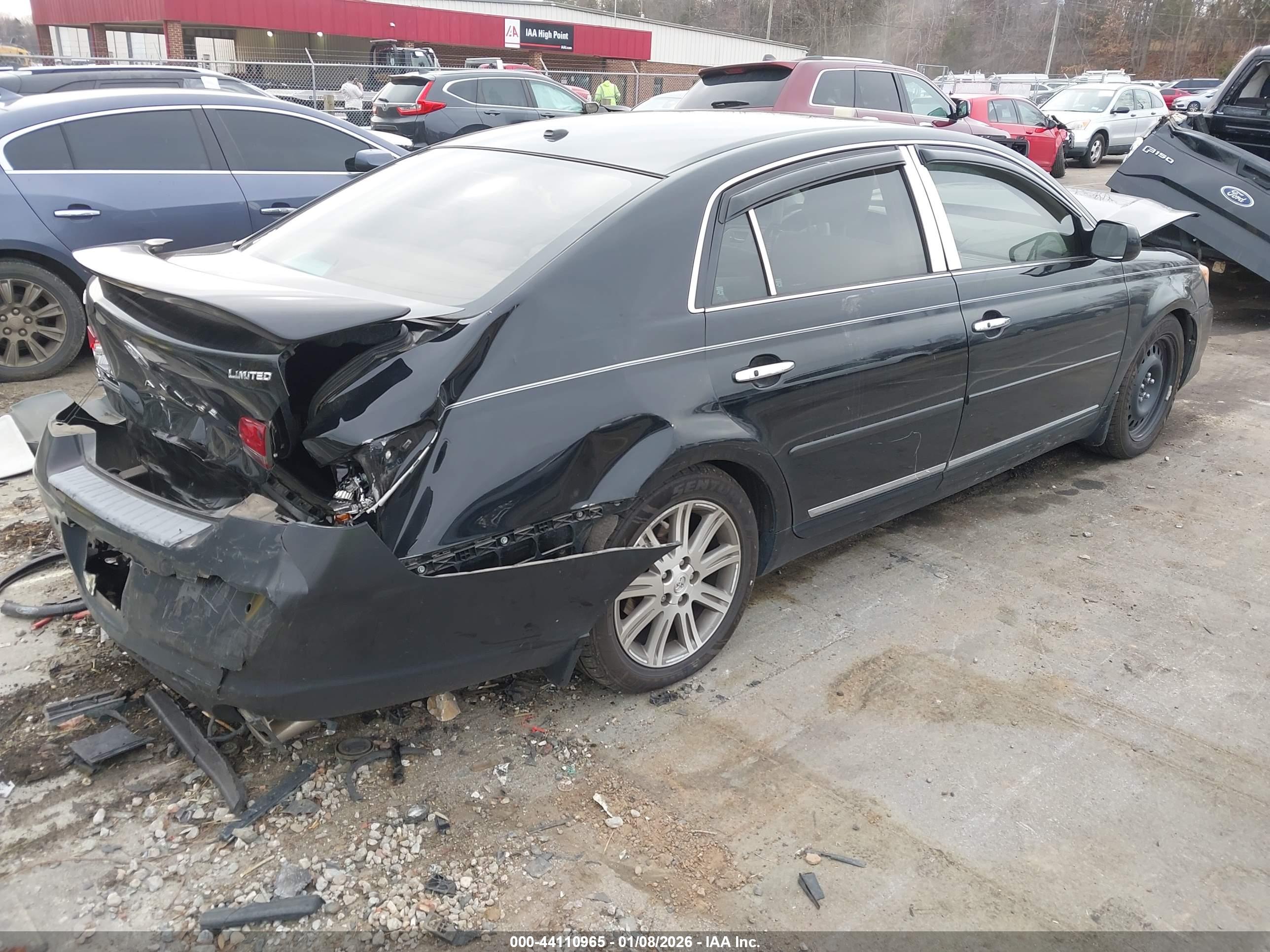 TOYOTA AVALON image 4