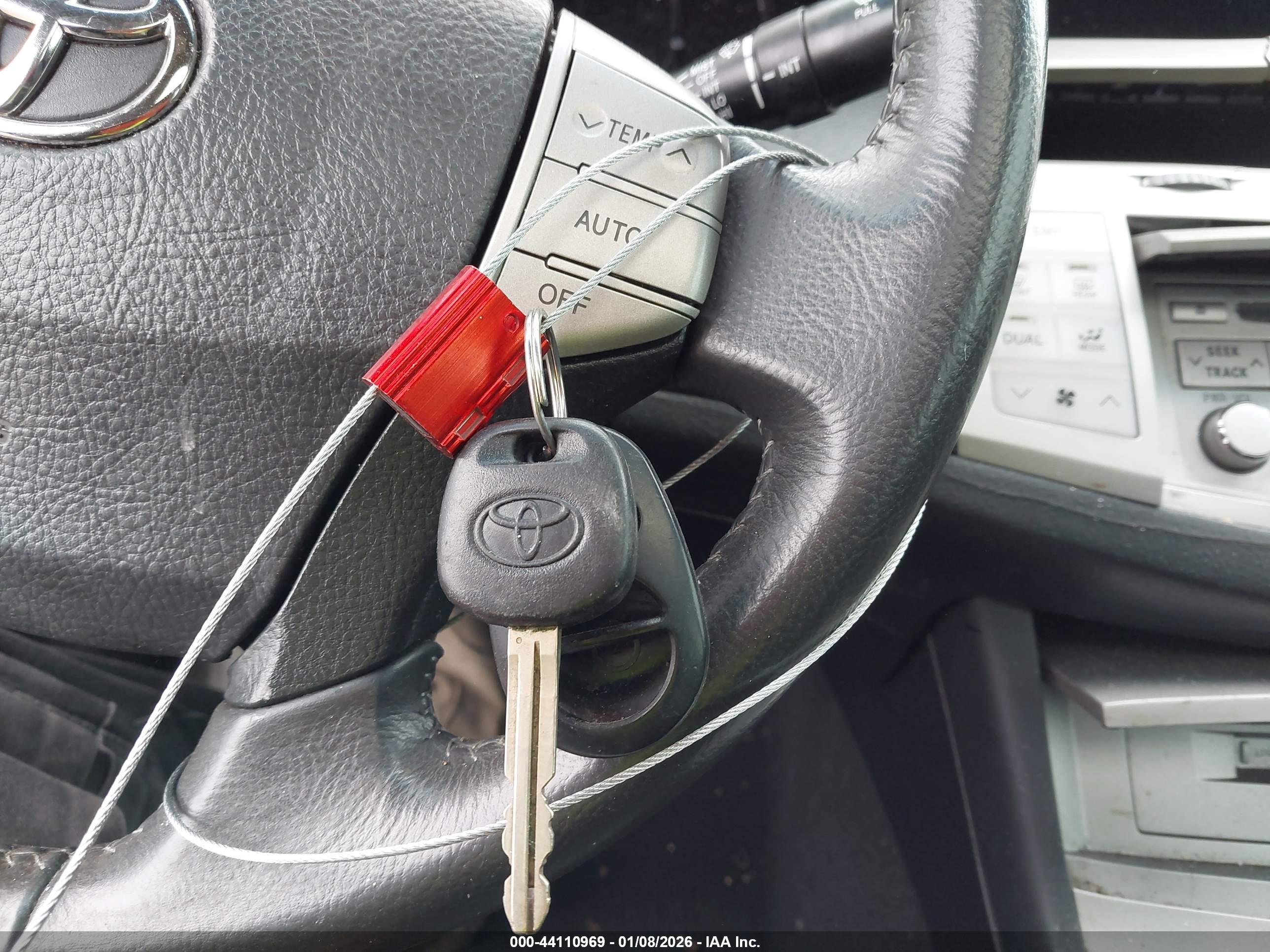 TOYOTA AVALON image 11