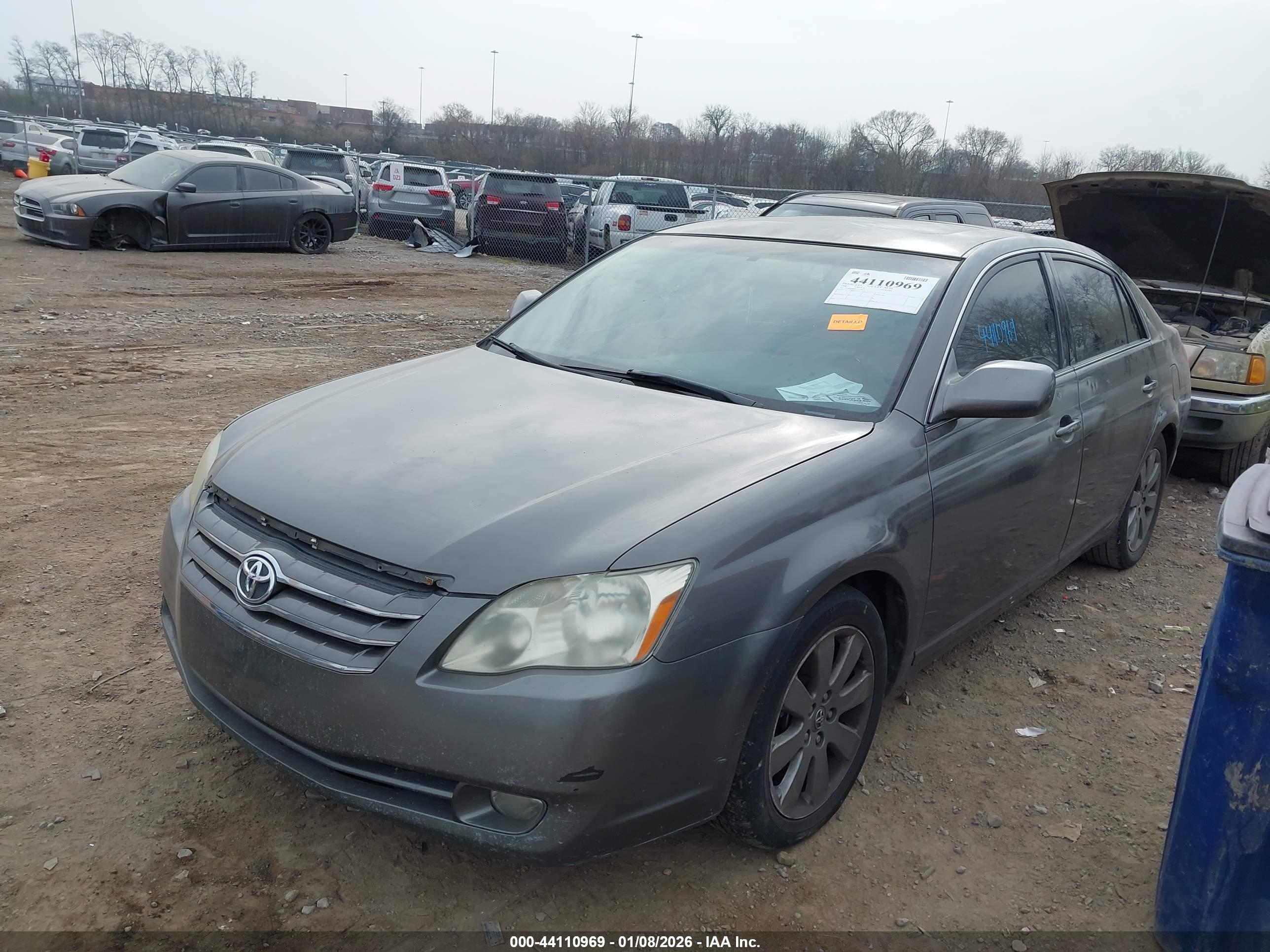 TOYOTA AVALON image 2