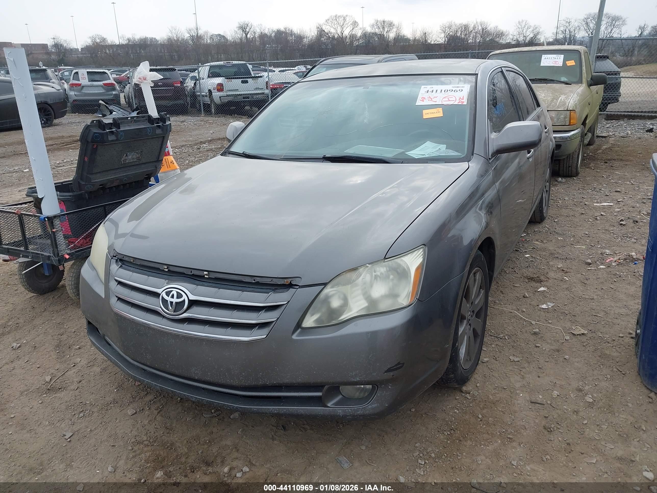 TOYOTA AVALON image 6