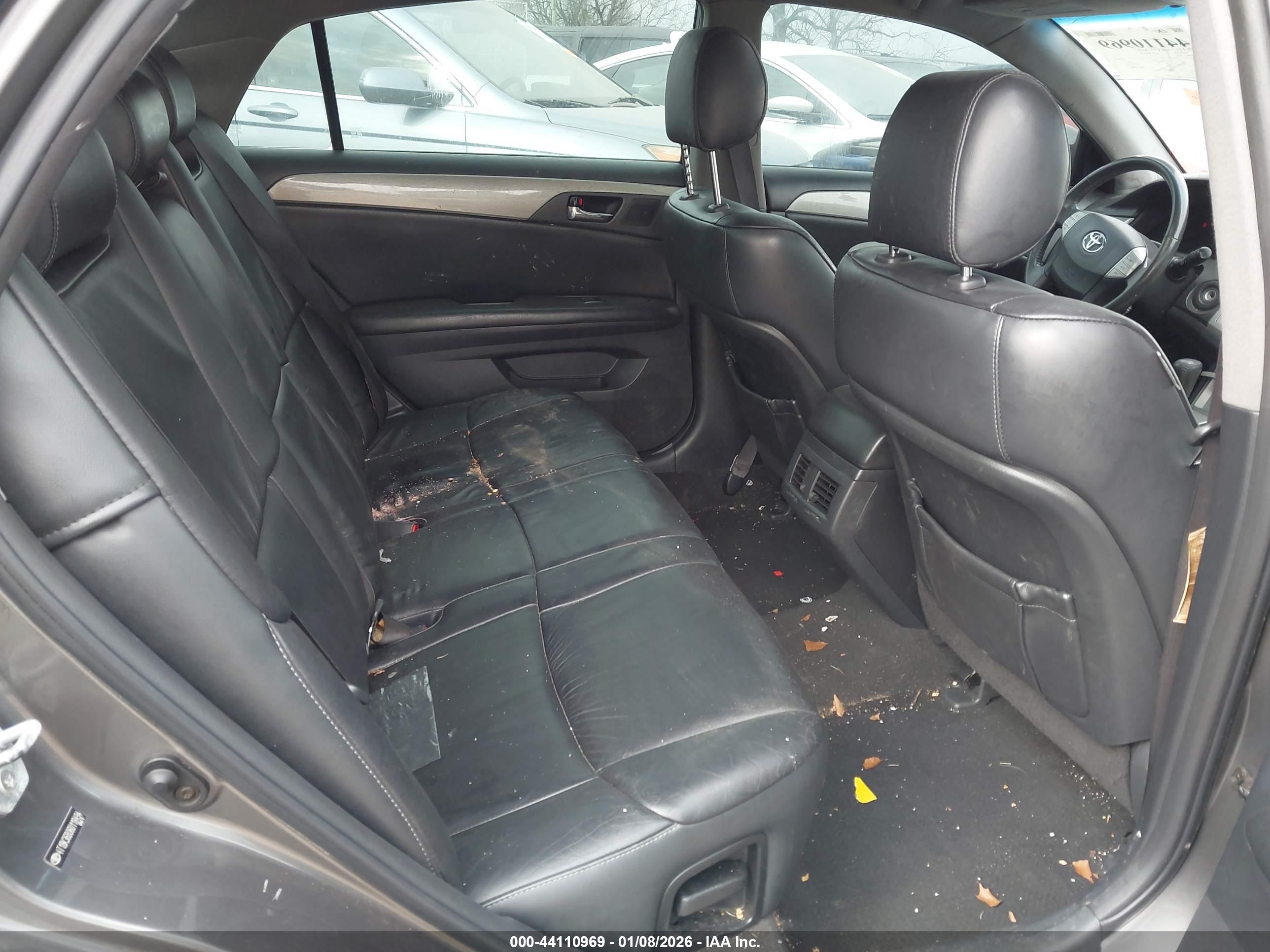 TOYOTA AVALON image 8
