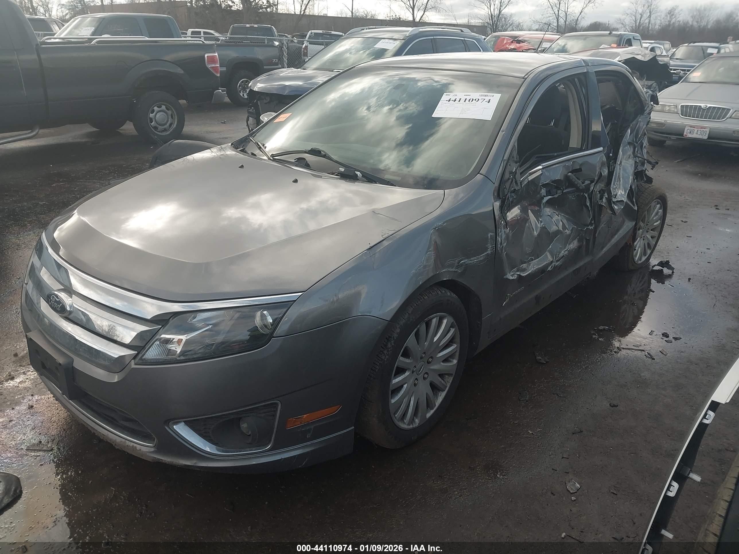 FORD FUSION image 2
