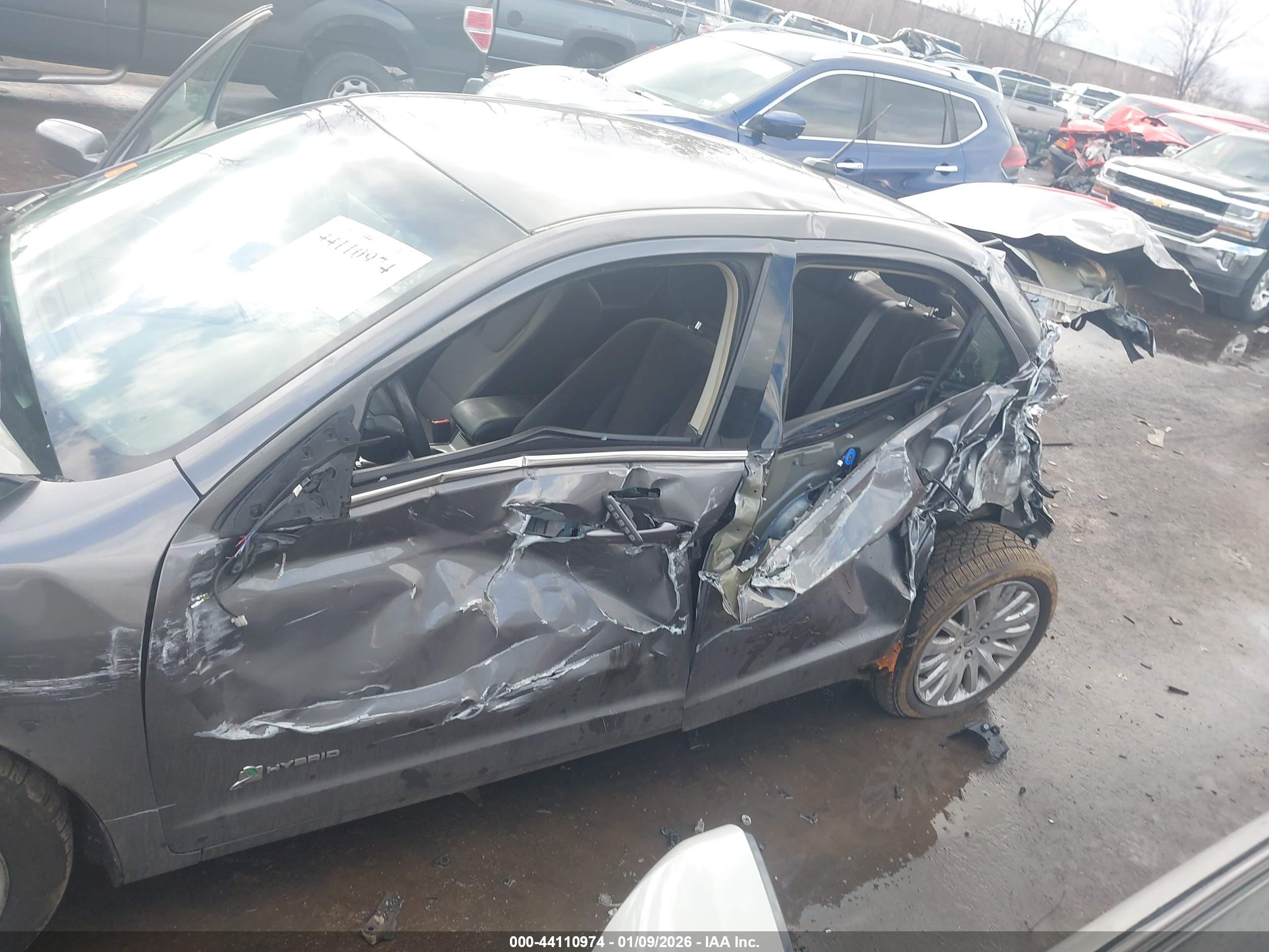 FORD FUSION image 6